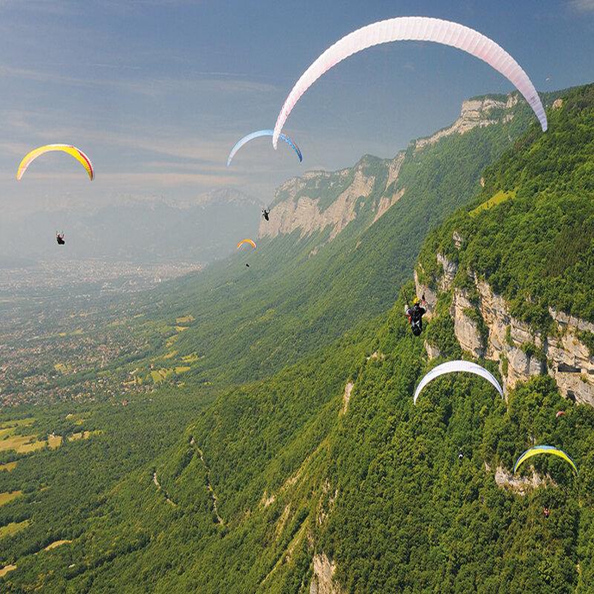 Voir la diapositive 2 : Smartbox Sensations parapente : vol magique de 35 min au-dessus du lac d'Annecy - Coffret Cadeau Sport & Aventure