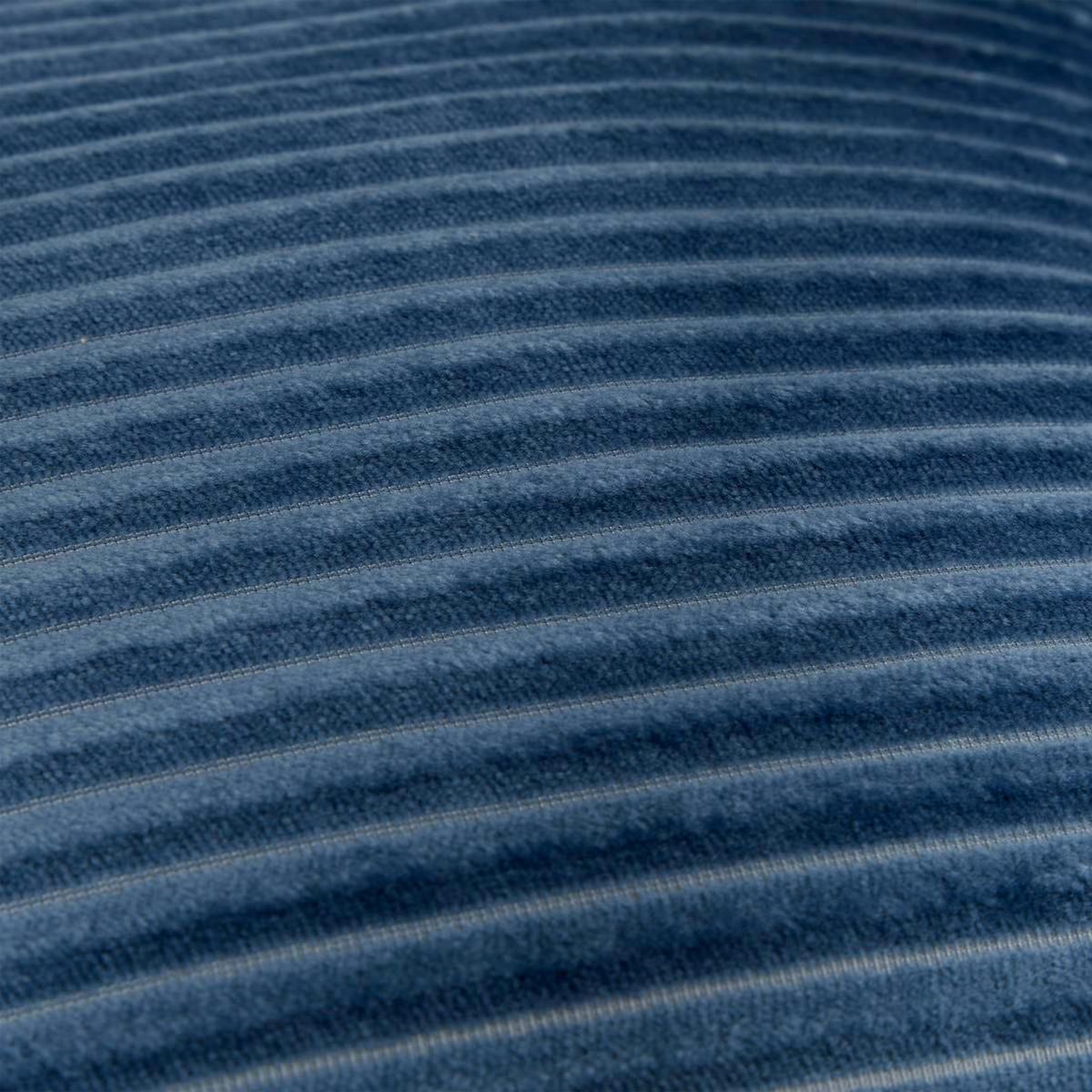 Voir la diapositive 2 : ATMOSPHERA Coussin en velours côtelé  arum  38x38cm bleu encre