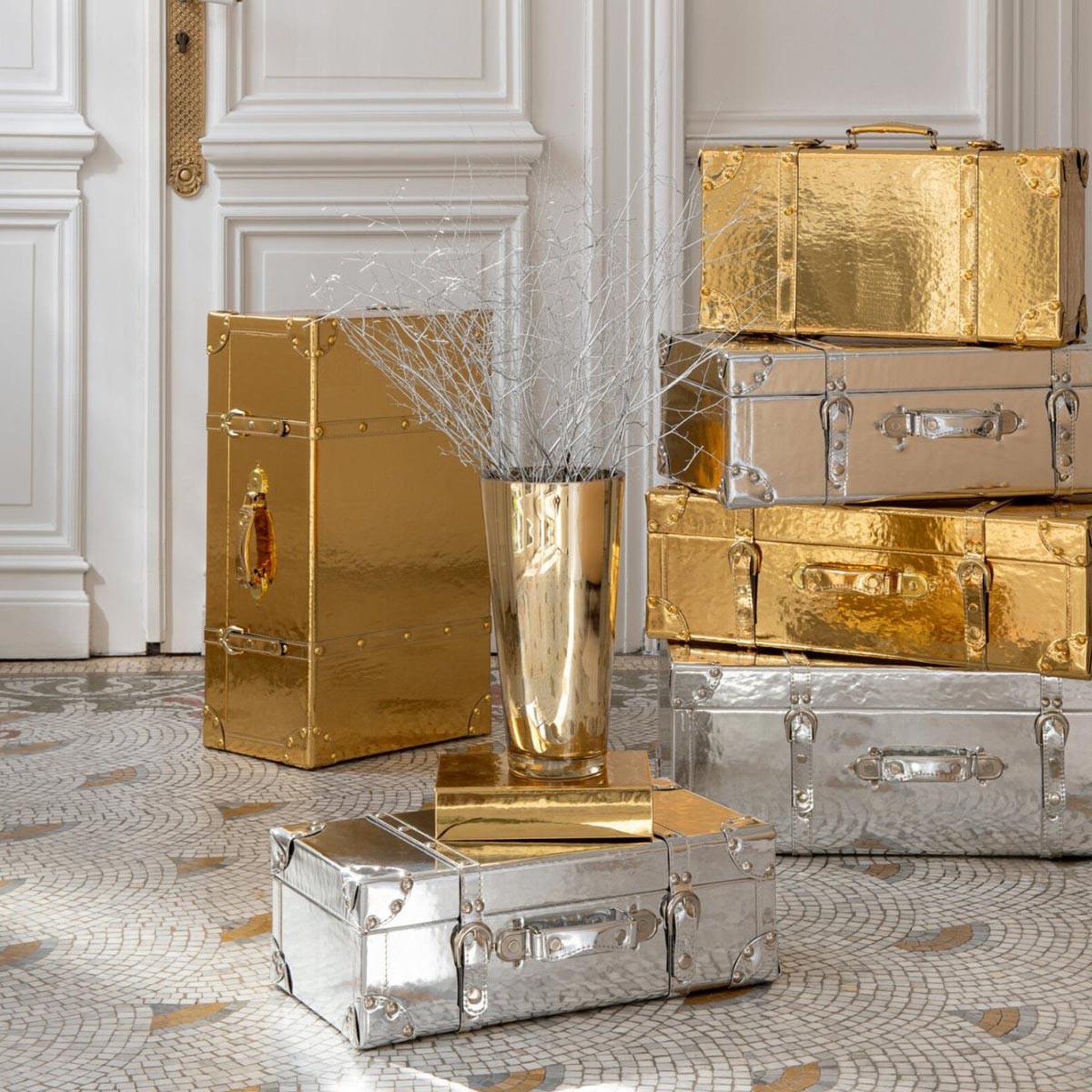 Voir la diapositive 3 : J-LINE Lot de 3 valises déco  björn  60cm argent
