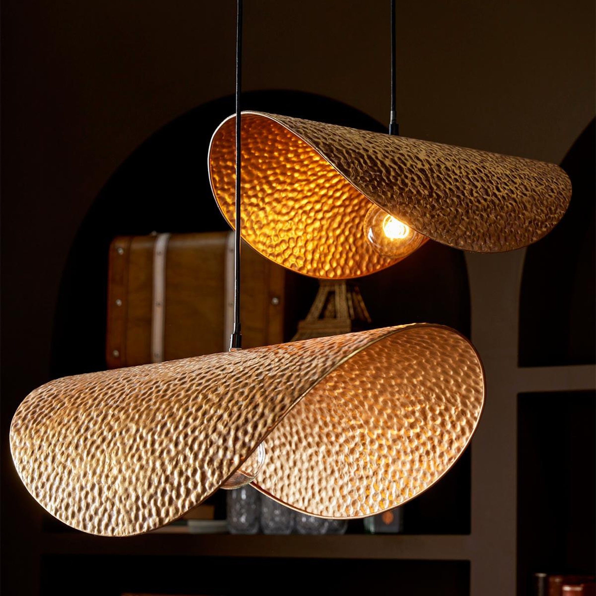 Voir la diapositive 4 : J-LINE Lampe suspension design  carl  51cm doré