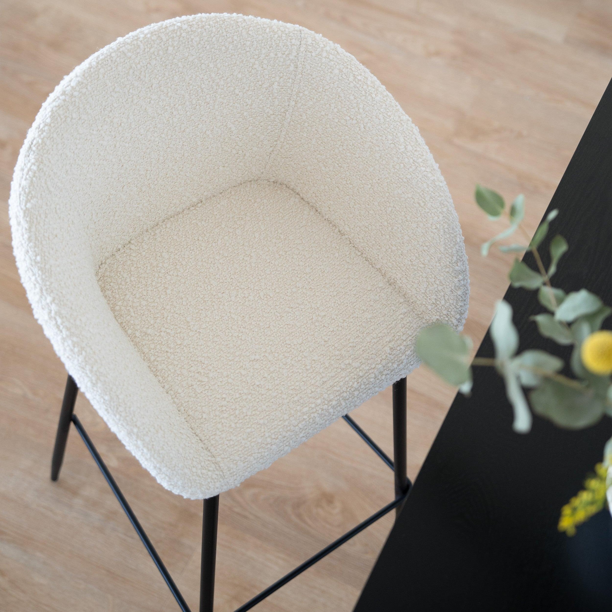 Voir la diapositive 6 : MAISON PAVANE Lot de 2 chaises de bar effet laine bouclette blanche 75 cm-marquise