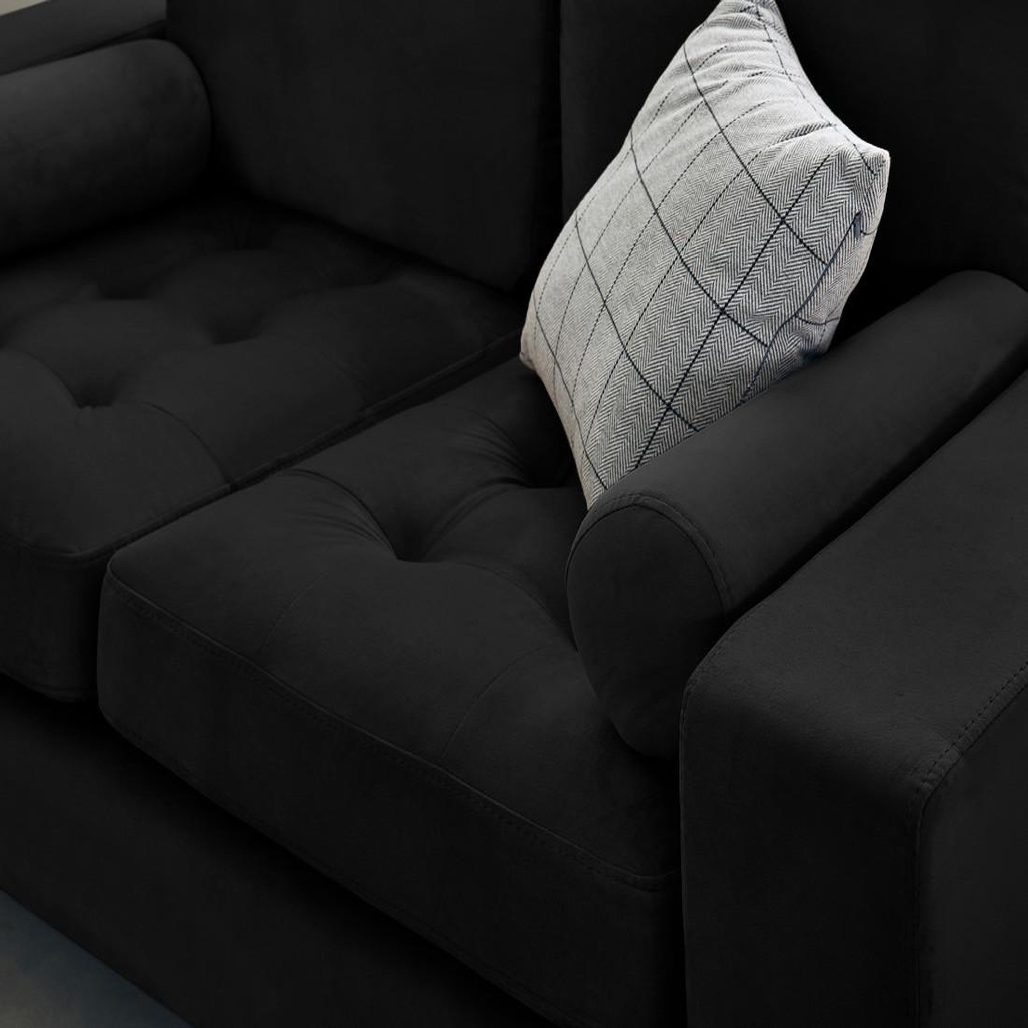 Voir la diapositive 3 : LISA DESIGN Isaure - canapé droit 2 places en velours