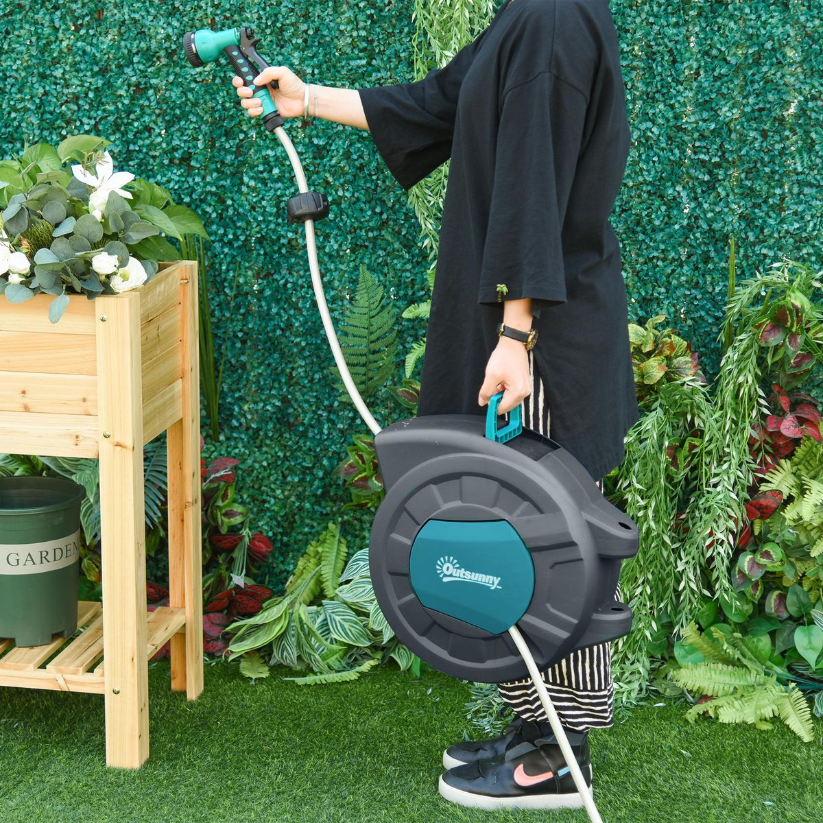 OUTSUNNY Dévidoir mural enrouleur automatique pivotant 180° tuyau 15 + 1,4 m avec lance arrosage support mural intégré turquoise gris