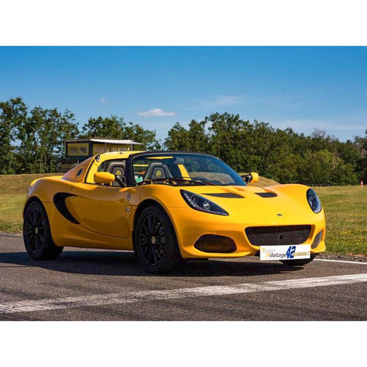 Smartbox Séance de 9 tours de pilotage sur circuit à bord de 3 voitures de sport - Coffret Cadeau Sport & Aventure