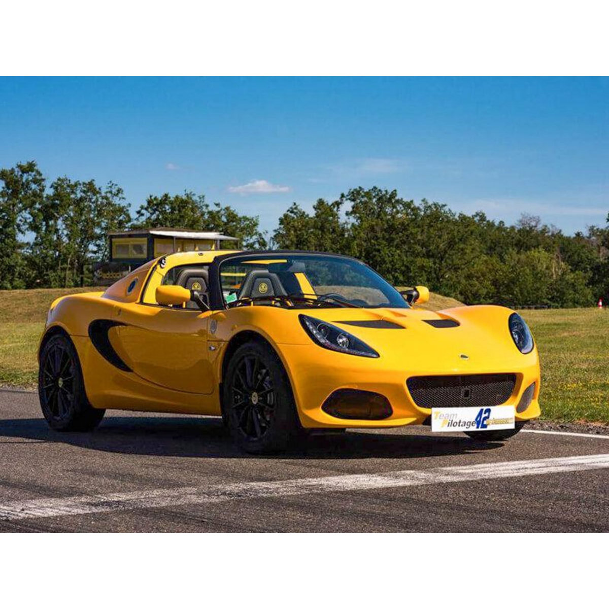 Smartbox Séance de 9 tours de pilotage sur circuit à bord de 3 voitures de sport - Coffret Cadeau Sport & Aventure