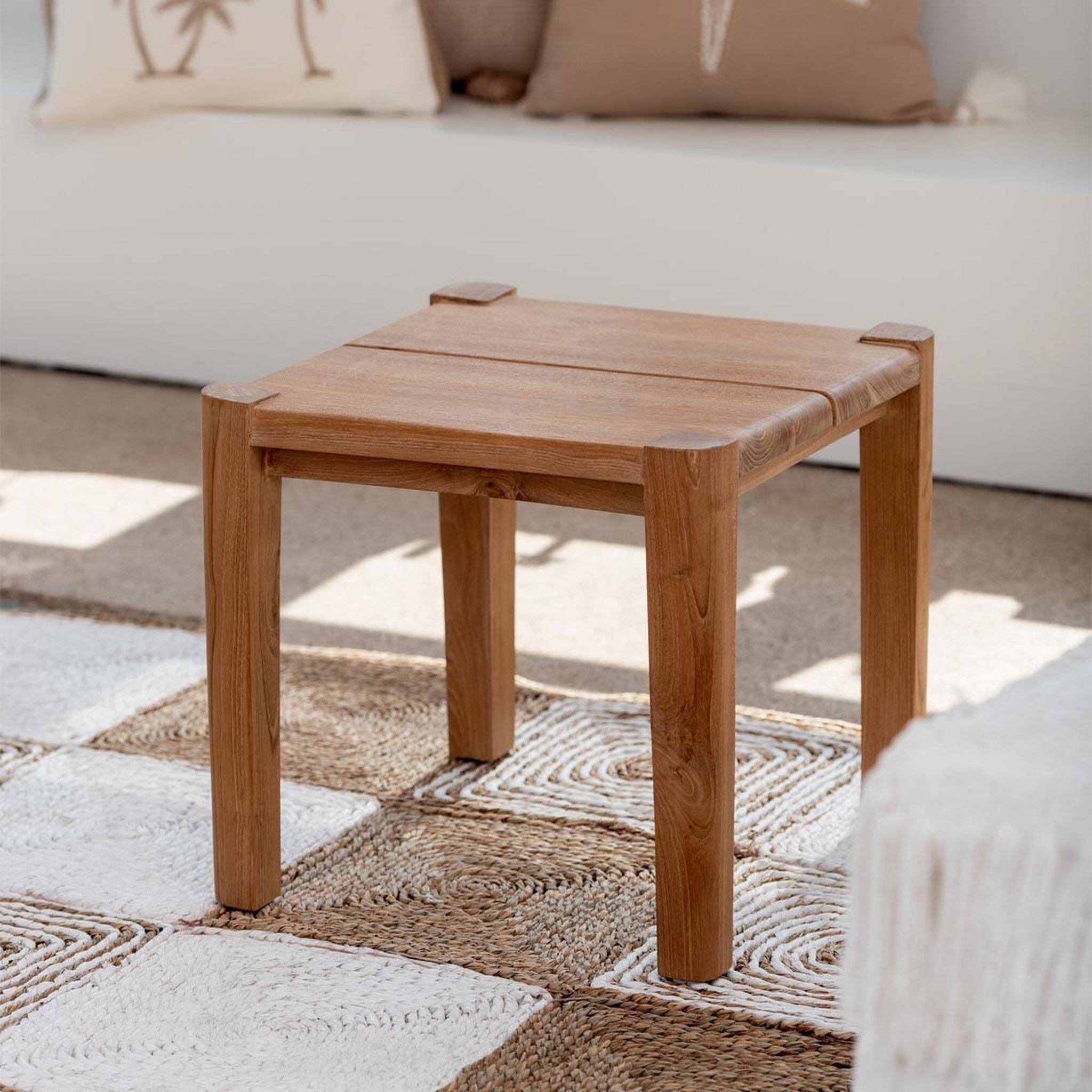 Voir la diapositive 6 : J-LINE Table d'Appoint en Teck  Bruce  40cm Naturel