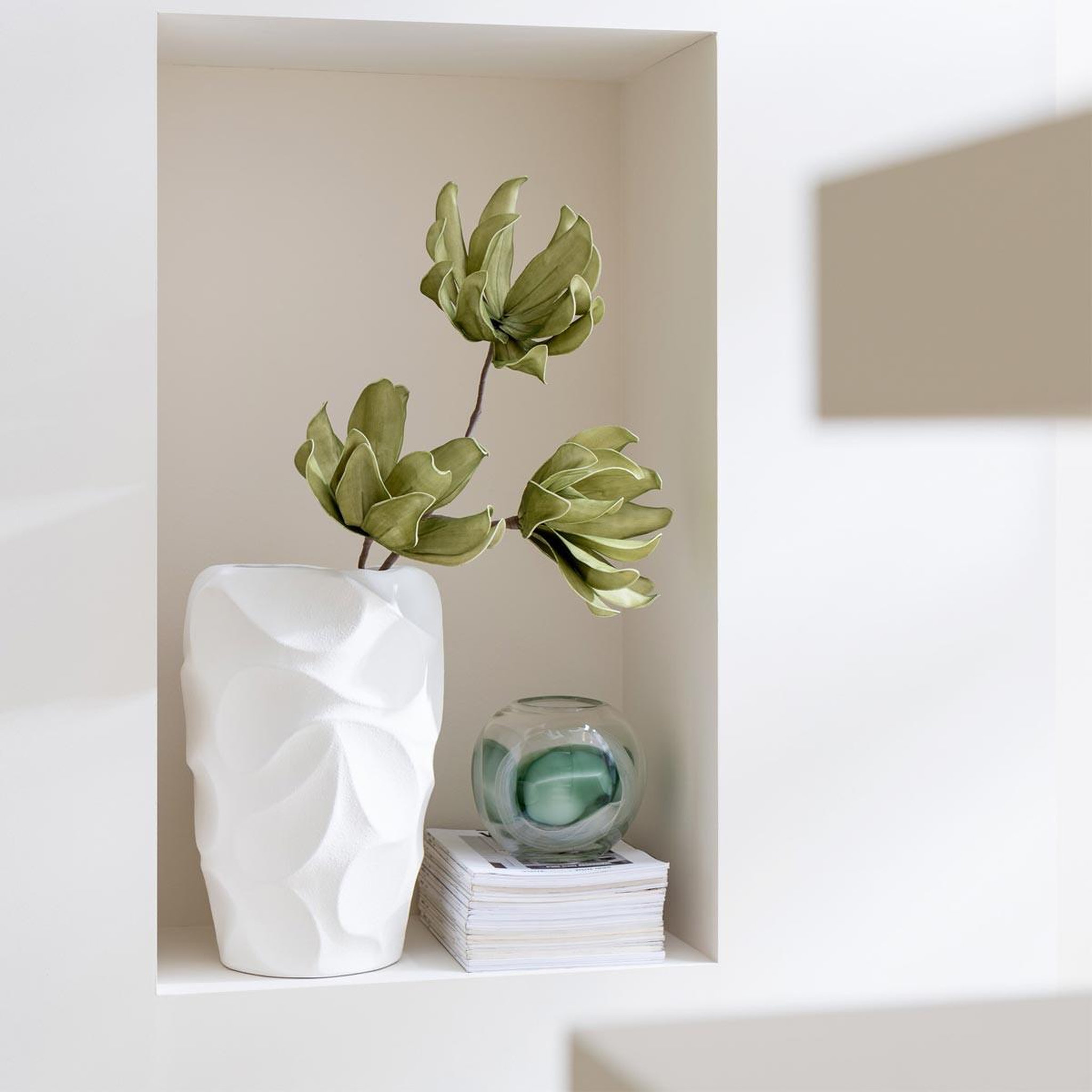 Voir la diapositive 3 : J-LINE Vase design en argile  mirena  43cm blanc