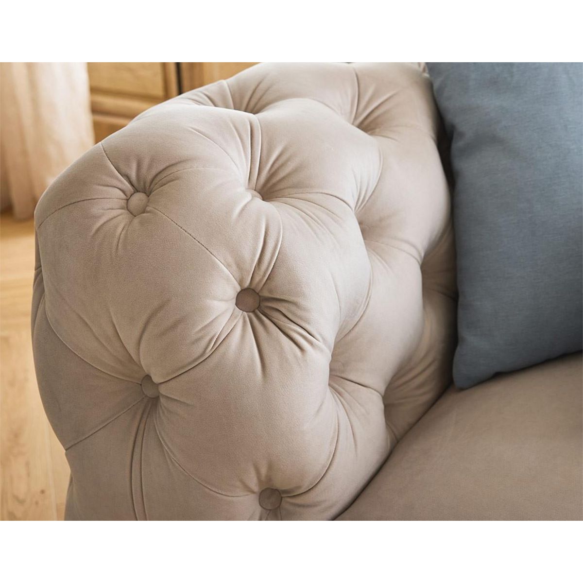 LISA DESIGN Walter - fauteuil chesterfield en velours - pieds bois