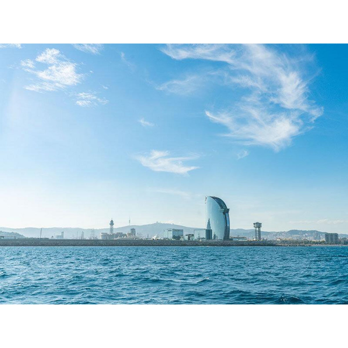 Smartbox Séjour de 3 jours à Barcelone avec croisière au coucher du soleil en catamaran - Coffret Cadeau Multi-thèmes