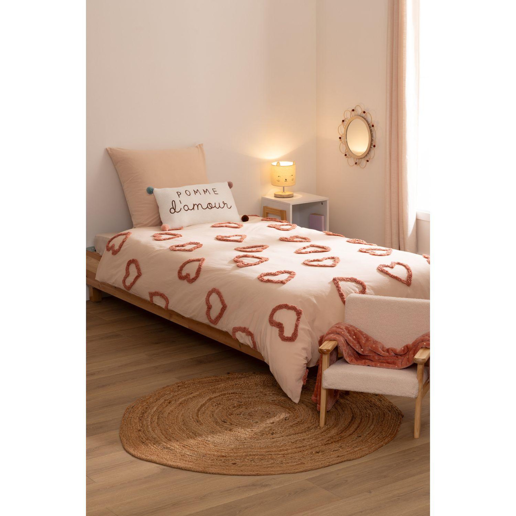 Voir la diapositive 2 : ATMOSPHERA Parure de lit enfant amour en coton tufté - 140 x 200 cm