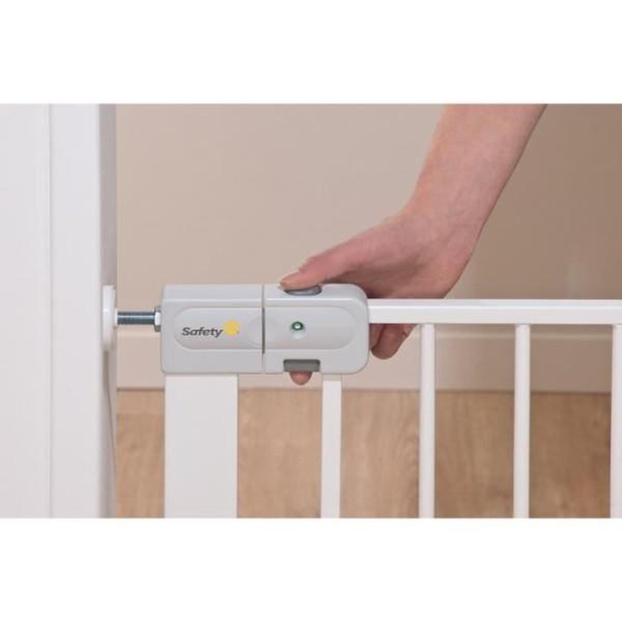 Voir la diapositive 3 : SAFETY 1ST Safety 1st barriere de sécurité enfant 73-80cm, blanc, métal, auto close, 4 points de pression