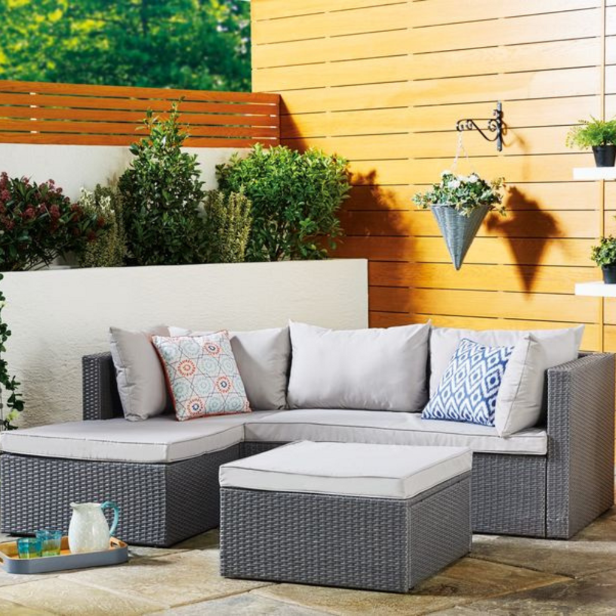 CONCEPT USINE Salon de jardin en résine tressée 4 places gris-gris clair LECCI