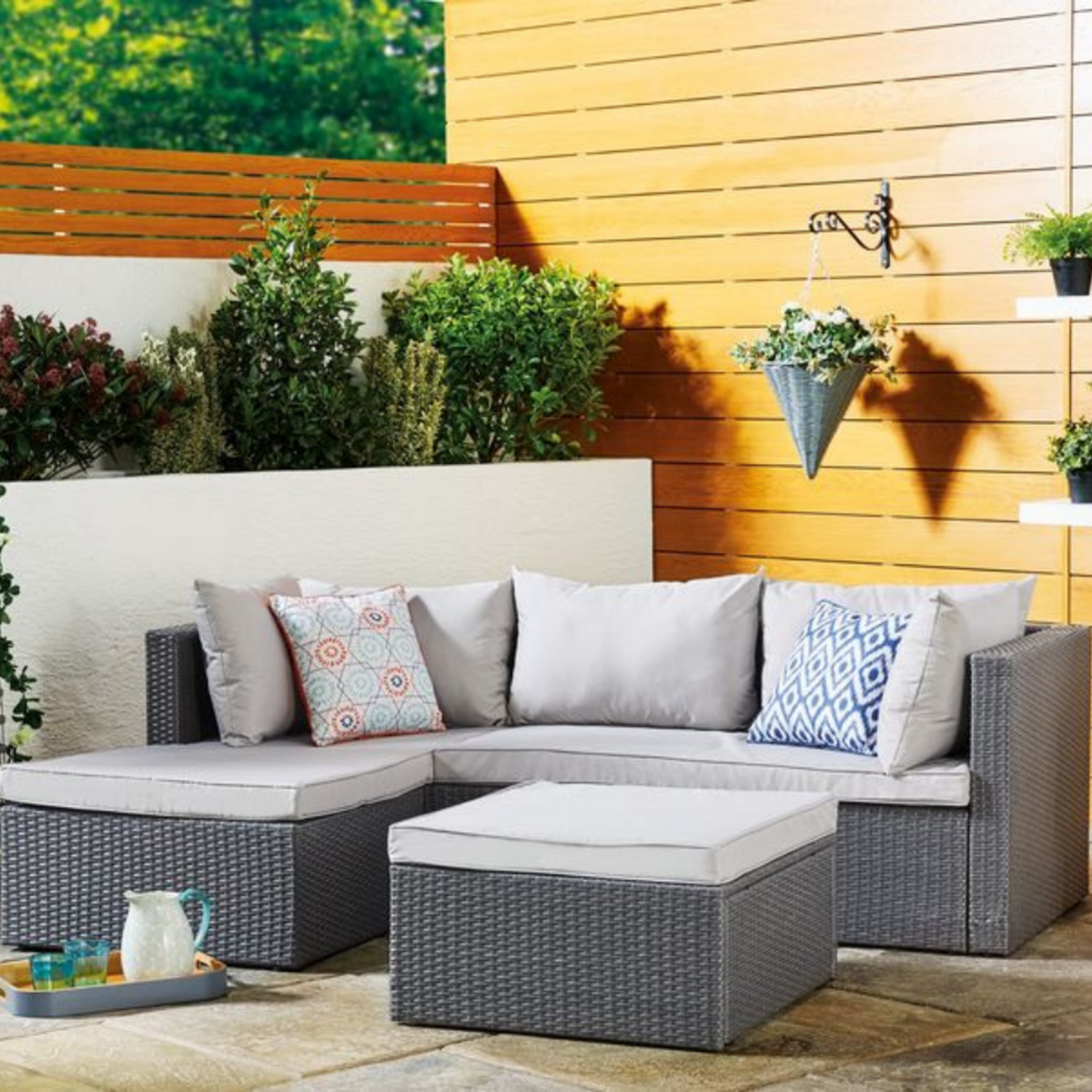 CONCEPT USINE Salon de jardin en résine tressée 4 places gris-gris clair LECCI