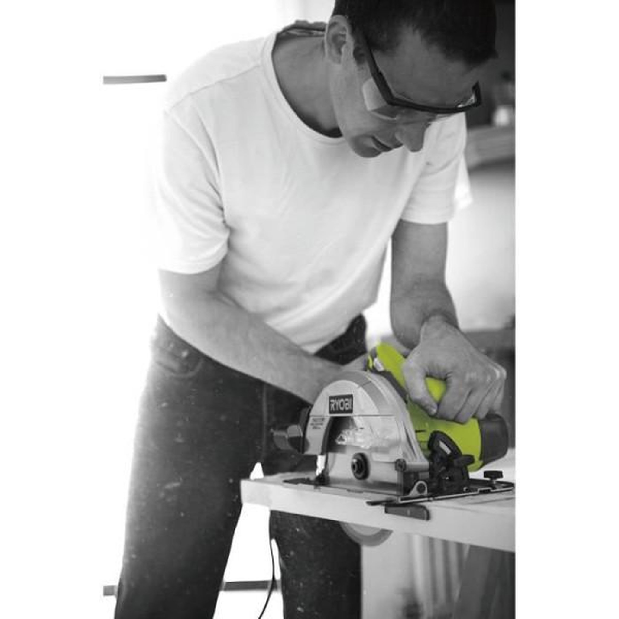 Voir la diapositive 3 : Ryobi RYOBI - Scie circulaire 1 400 W - 1 lame diam. 190 mm 20 dents, 1 guide parallele, 1 buse d'aspiration et clé de service - RCS1