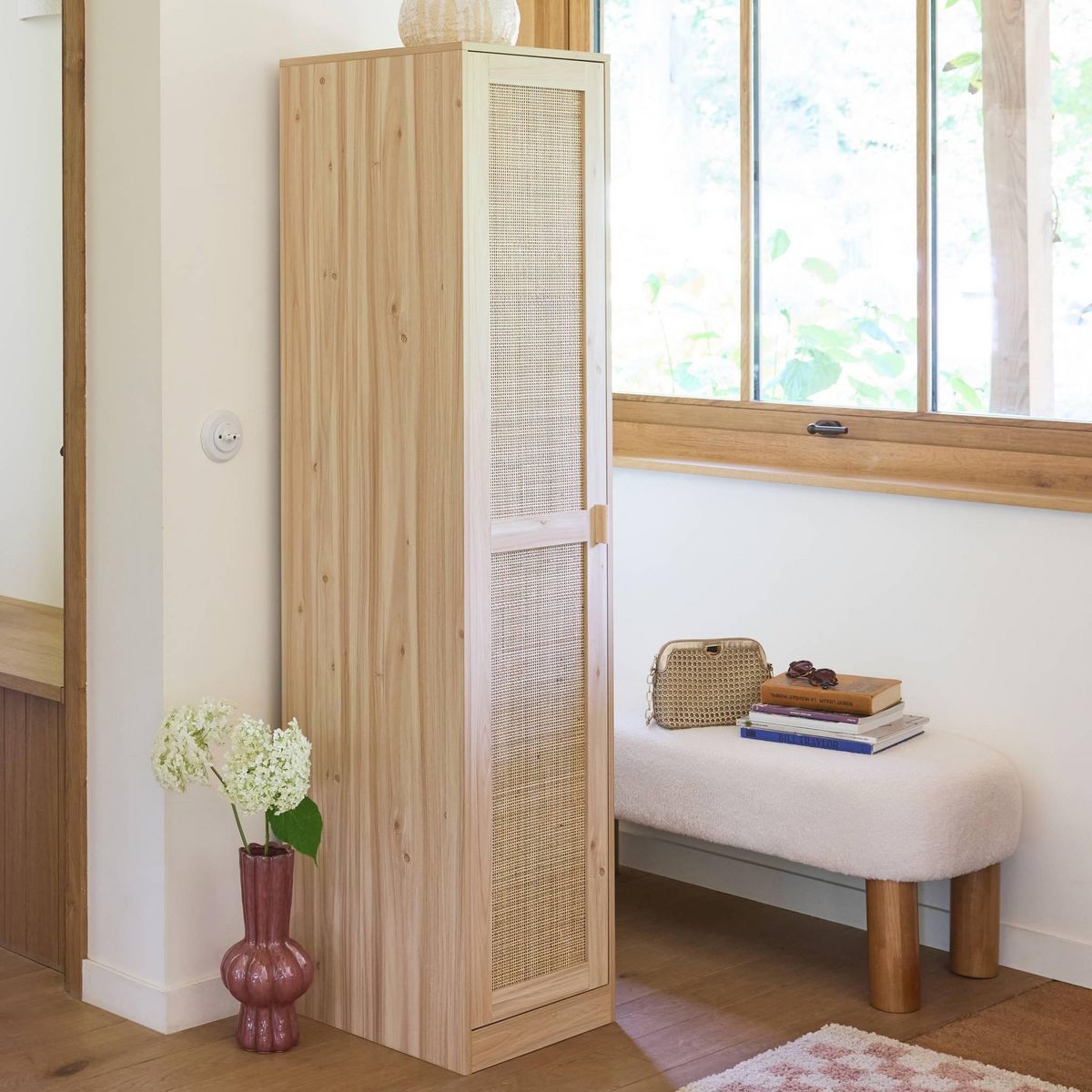 SWEEEK Armoire dressing cannage et effet bois. garde-robe 1 porte. 5 étagères H180cm