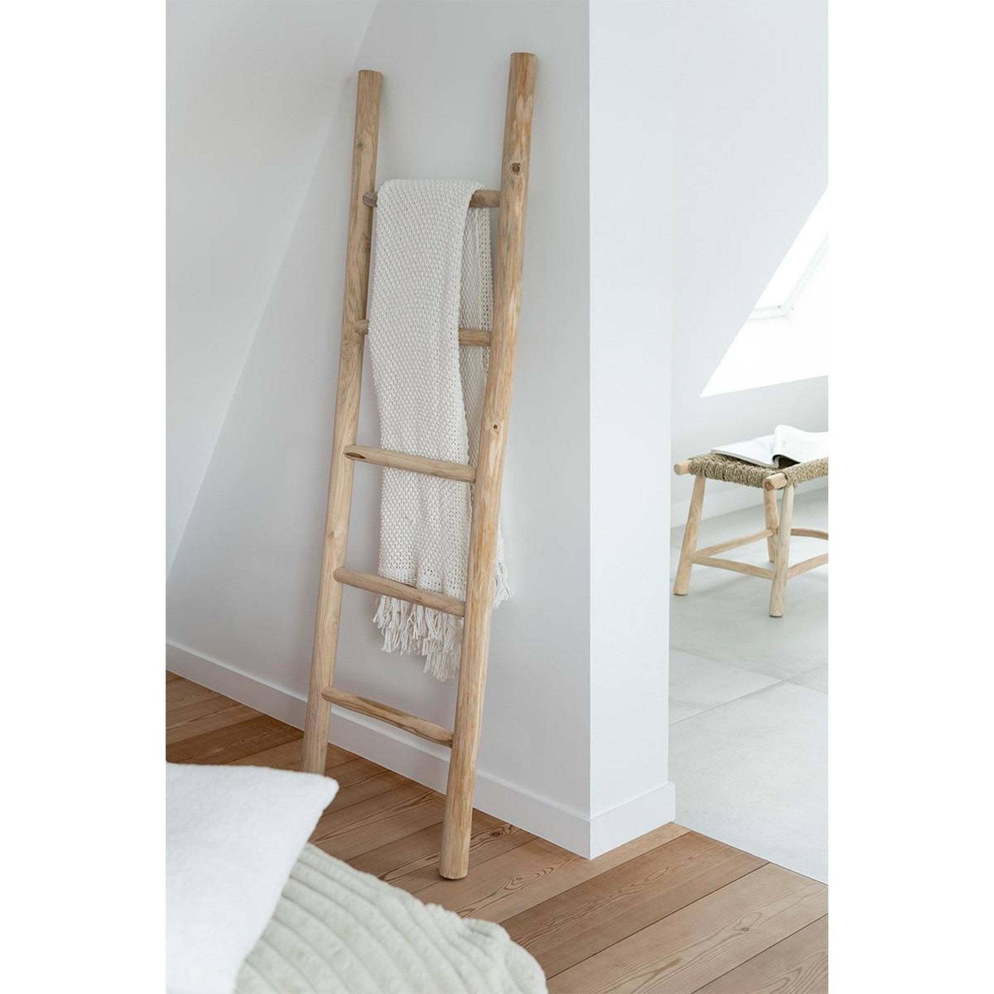 Voir la diapositive 2 : J-LINE Échelle déco 5 marches en bois  teck  158cm naturel