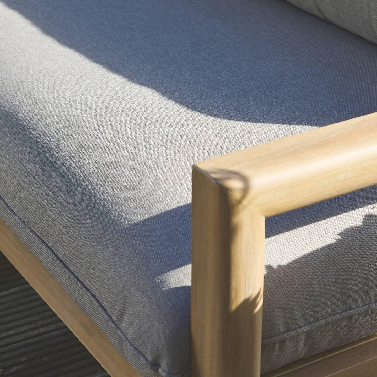 SWEEEK Salon de jardin d'angle bois d'acacia 5 places BURGOS, table carrée