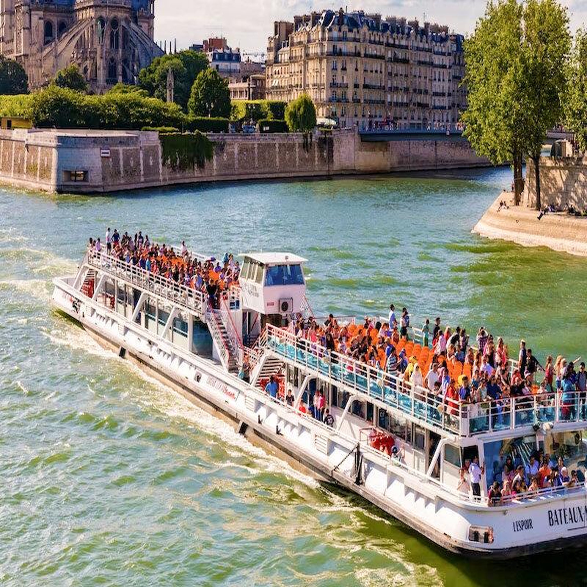 Voir la diapositive 2 : Smartbox Découverte de paris lors d'un dîner croisière prestige sur la seine pour 2 adultes et 2 enfants - coffret cadeau gastronomie