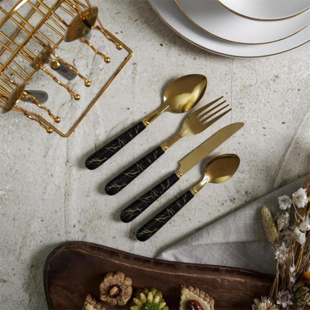 Paris Prix Ménagère 24 Pièces Avec Support  Eclat  26cm Noir & Or