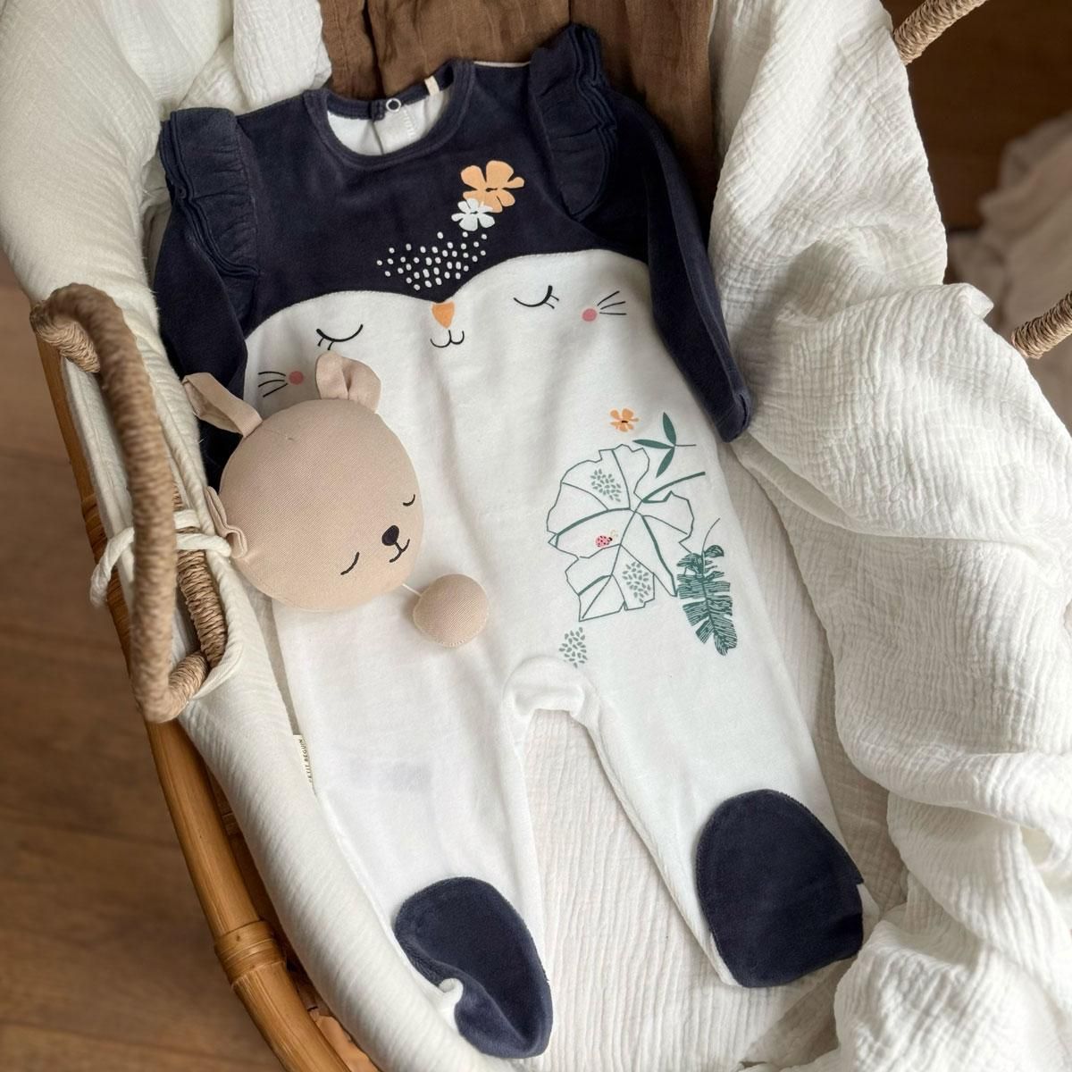 Petit Béguin Pyjama bébé en velours Holamuchacha