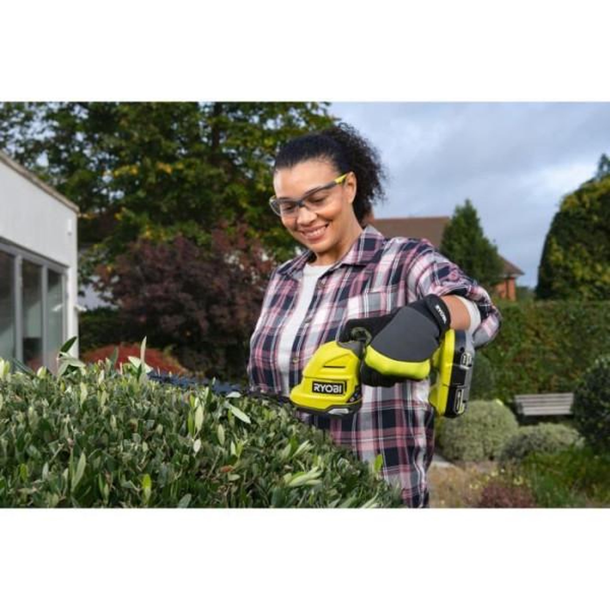Voir la diapositive 6 : Ryobi RYOBI - Cisaille a gazon / sculpteur de végétaux 18V ONE+ - Mallette de rangement + batterie 2,0 Ah & chargeur - RY18GSA-120T