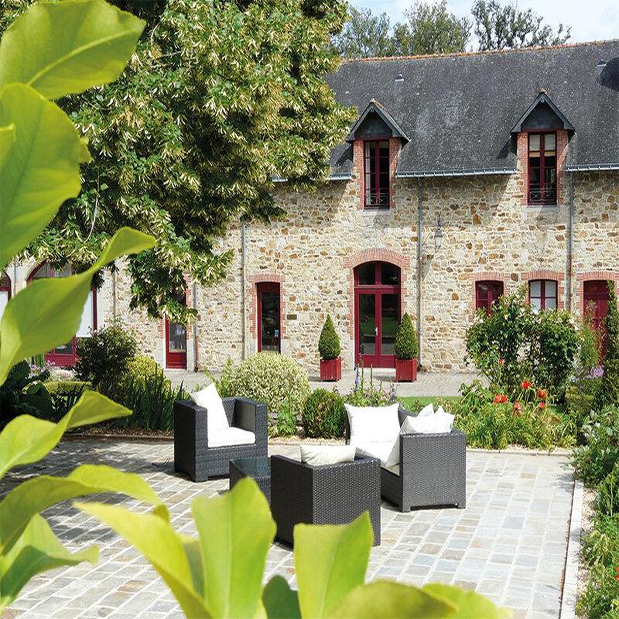 Voir la diapositive 4 : Smartbox Séjour de luxe : 2 jours en hôtel 5* près de saint-nazaire avec dîner et accès à l'espace détente - coffret cadeau séjour