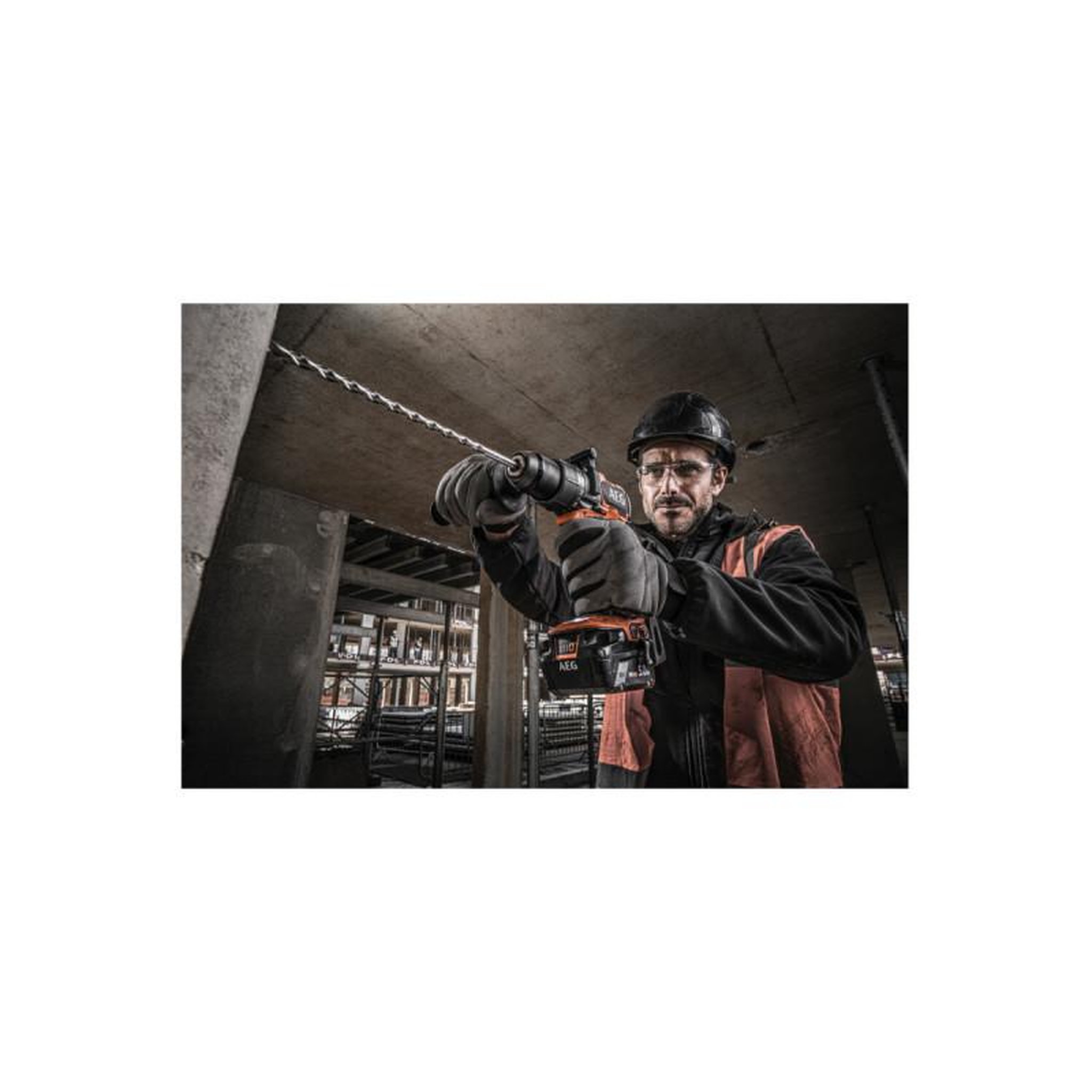 Voir la diapositive 2 : AEG Perceuse percussion AEG 18V Brushless - 2 batteries 5.0Ah - 1 chargeur - Poignée additionnelle - BS