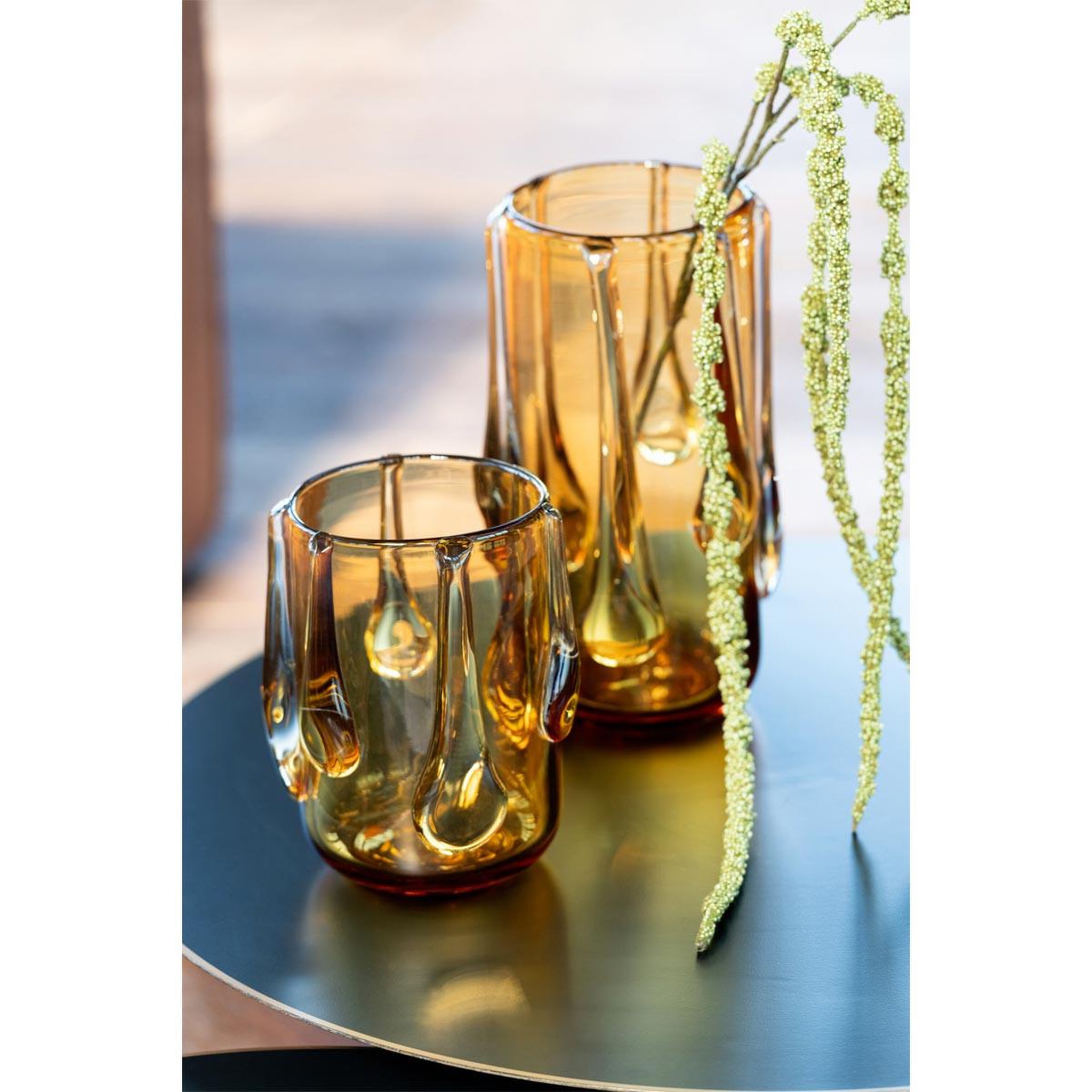 Voir la diapositive 3 : J-LINE Vase design en verre  drippy  22cm ambre