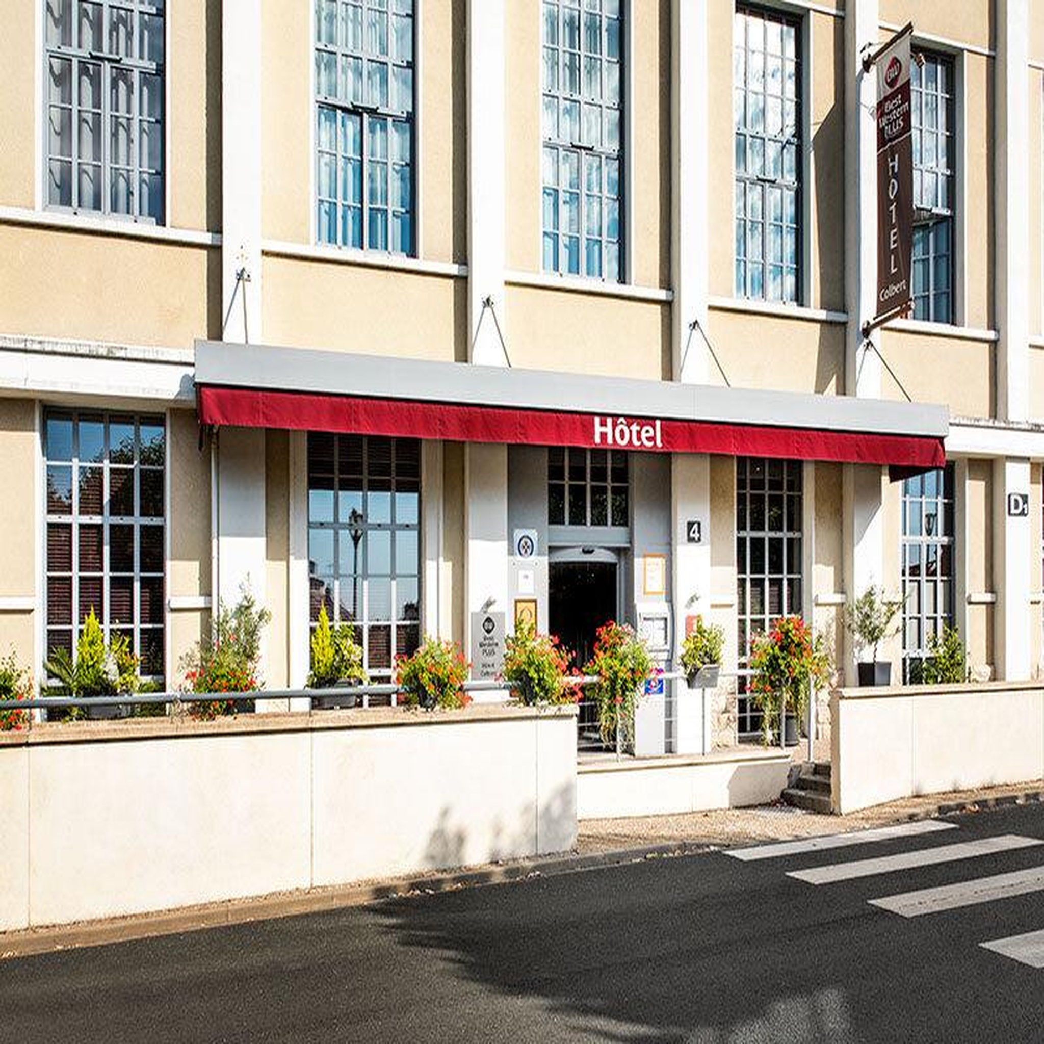 Voir la diapositive 4 : Smartbox Escapade dans le berry : 2 jours en suite avec dîner dans un hôtel 4* à châteauroux - coffret cadeau séjour