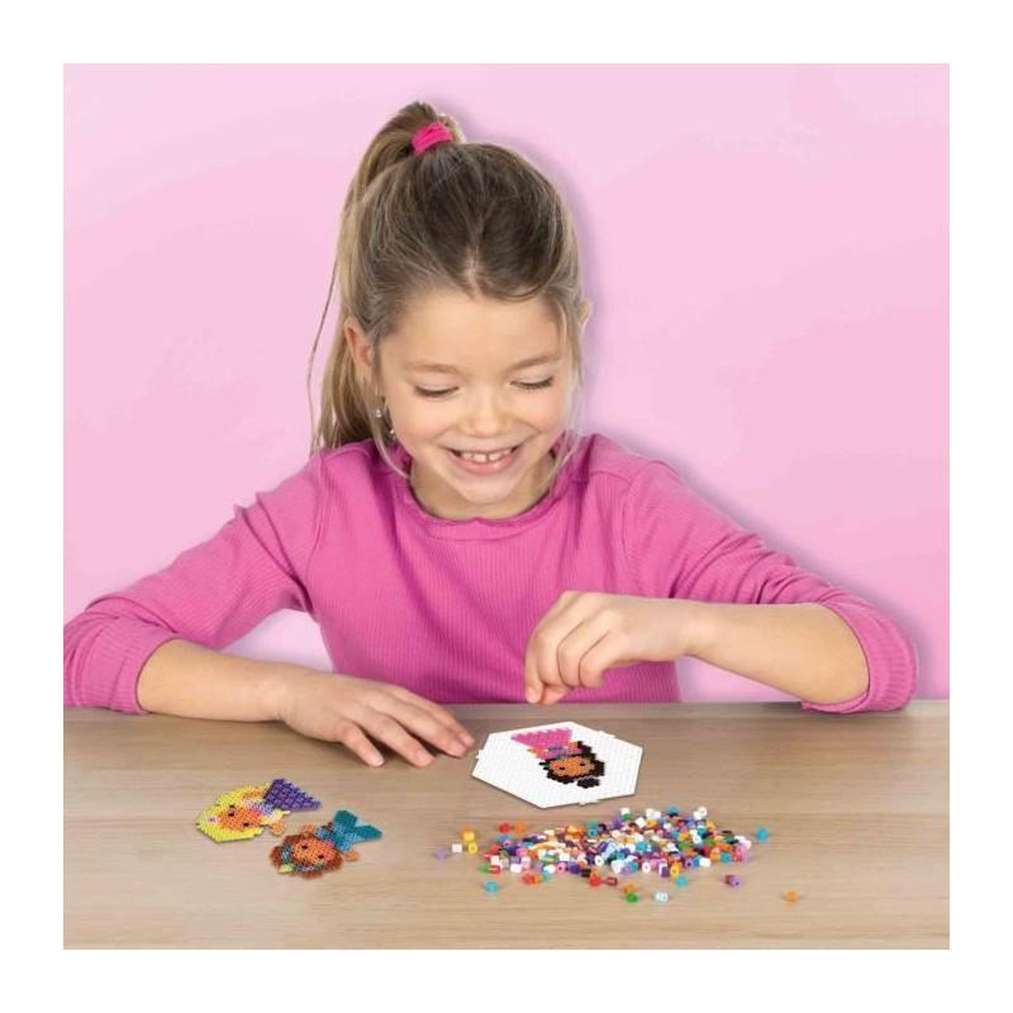 Voir la diapositive 2 : SES CREATIVE Perles a repasser - Princesses et animaux - SES CREATIVE - Crée des princesses et leurs animaux de compagnie.