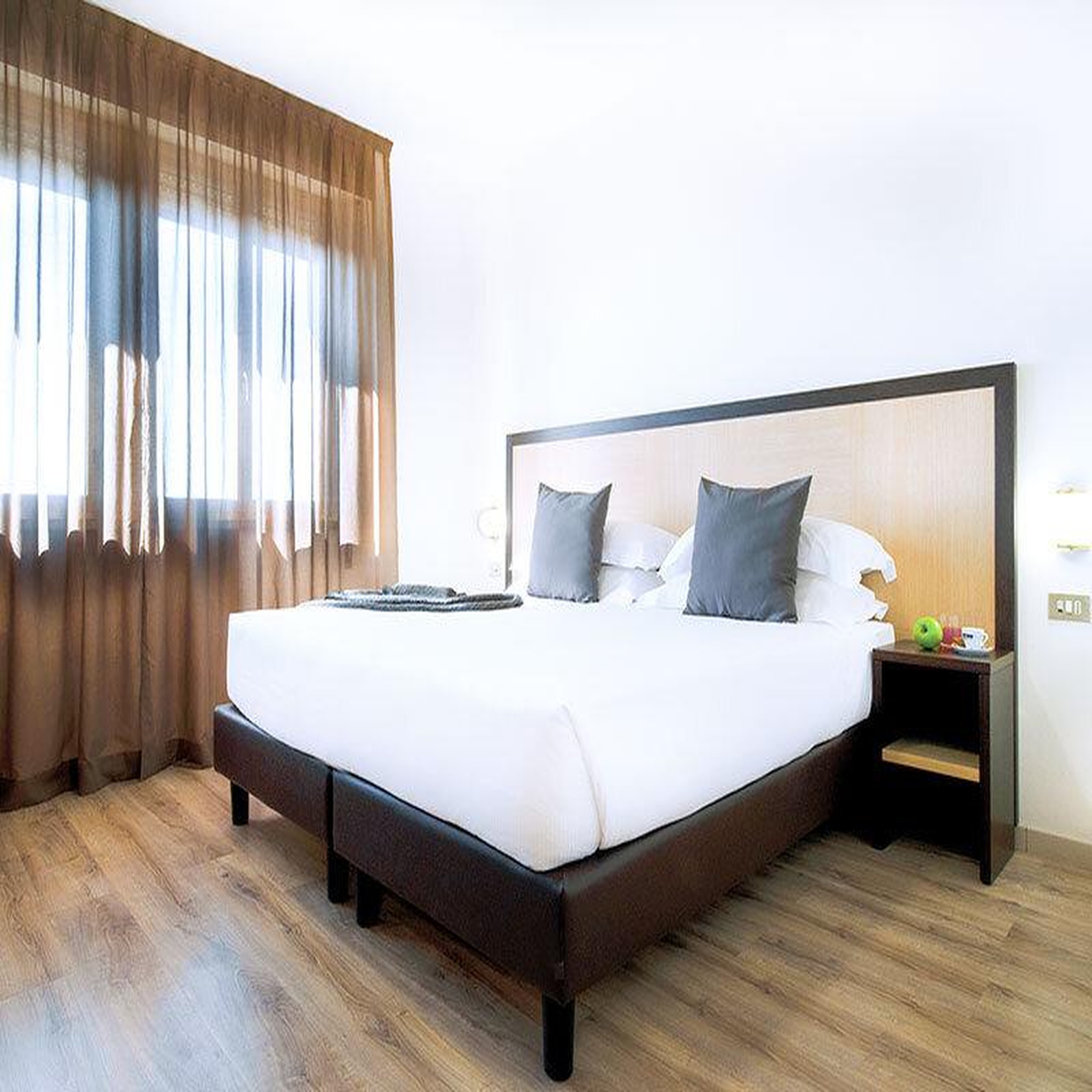 Voir la diapositive 2 : Smartbox Luxueuse parenthèse de charme en hôtel 4* en europe - coffret cadeau séjour