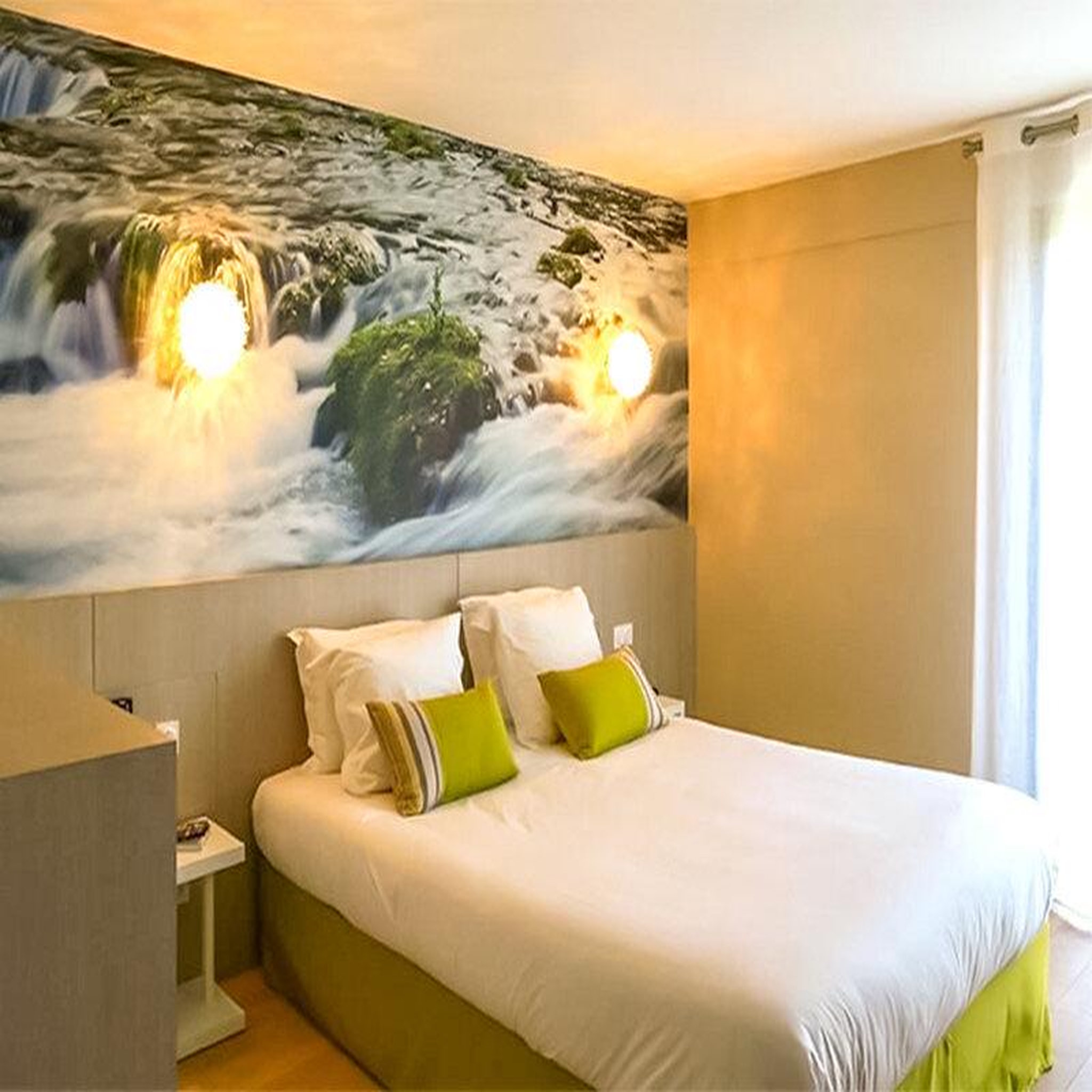 Voir la diapositive 2 : Smartbox 2 jours en hôtel 4* avec dîner près d'Avignon - Coffret Cadeau Séjour