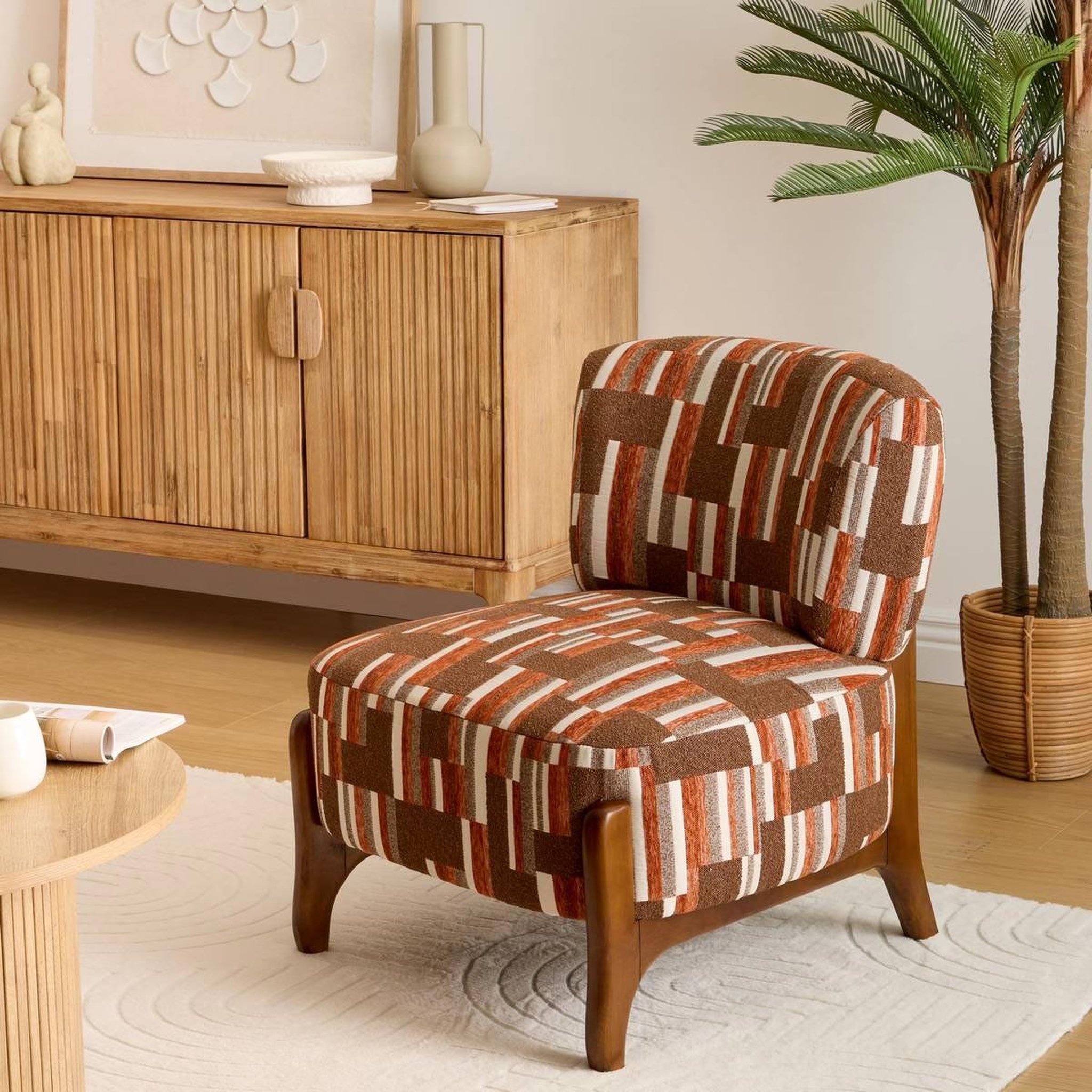 Voir la diapositive 6 : ATMOSPHERA Fauteuil en chenille avec pieds en bois effet noyer calix - marron