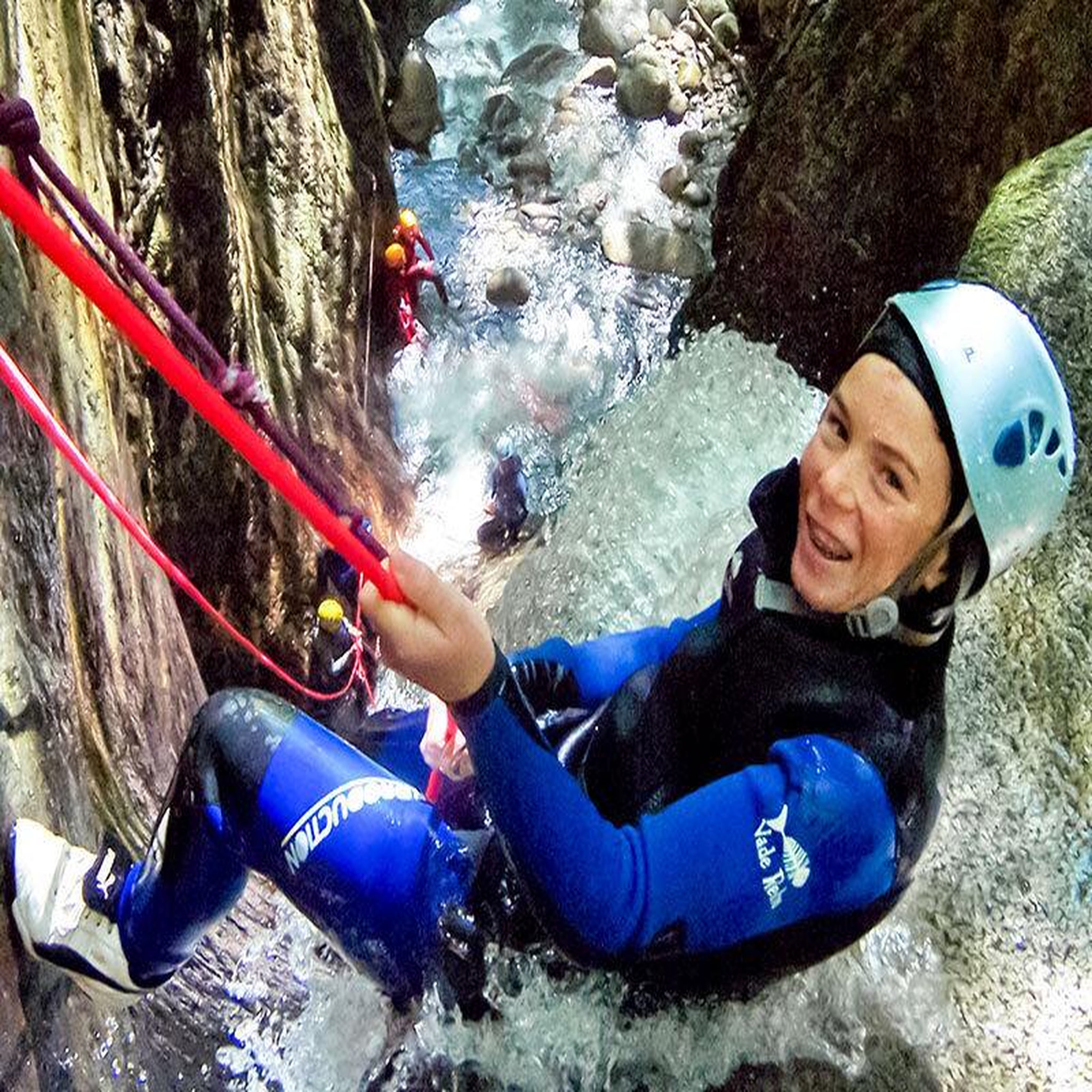 Voir la diapositive 2 : Smartbox 3h d'initiation au canyoning près de méribel - coffret cadeau sport & aventure