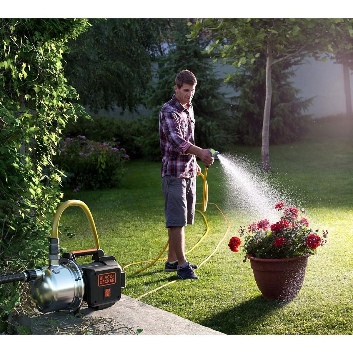 Black et Decker Pompe d'arrosage auto-amorçante eaux claires 1100W 4.5 bar 230V Moteur induction BLACK & DECKER