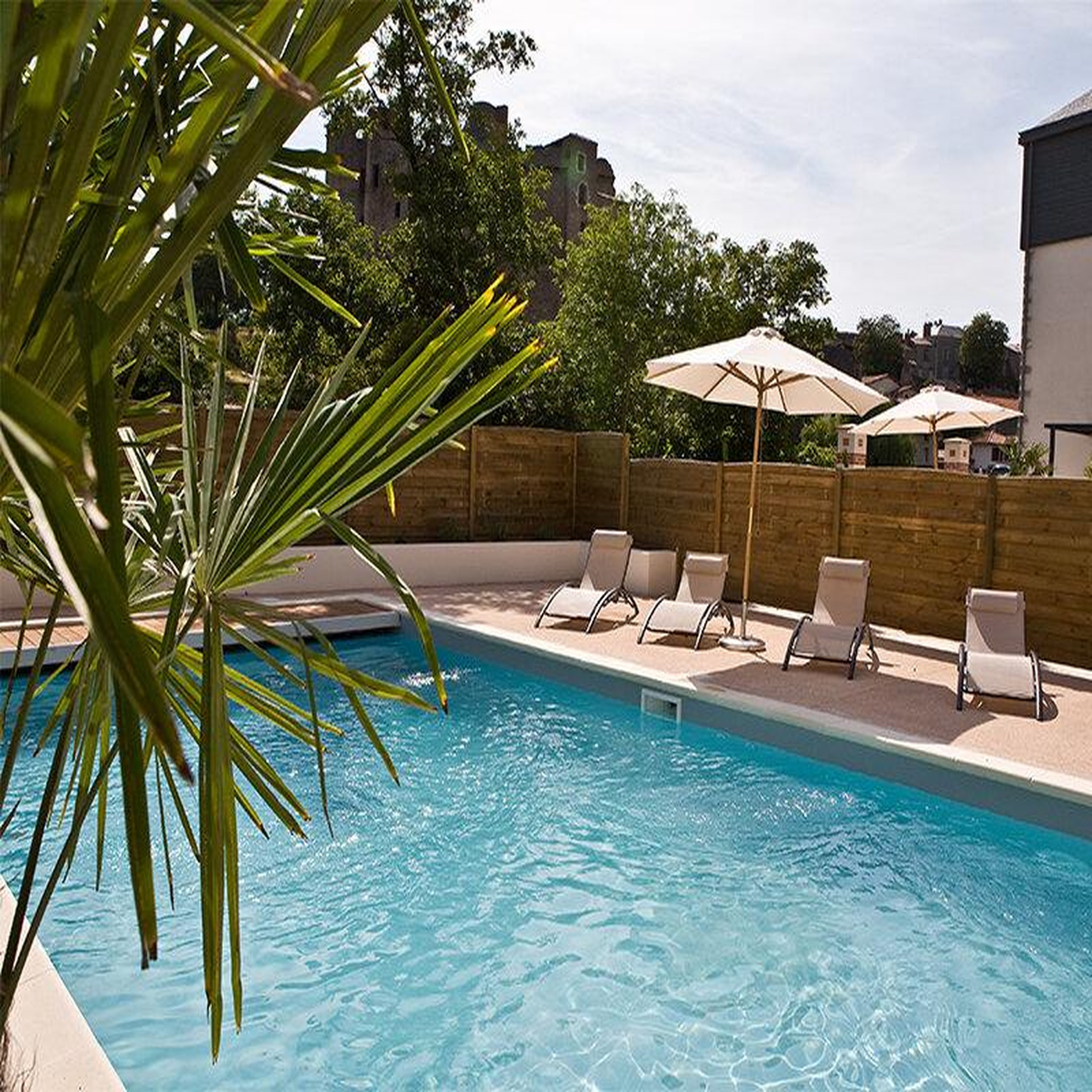 Voir la diapositive 4 : Smartbox Séjour romantique : 2 jours en hôtel 4* avec modelage, dîner et accès au spa près de nantes - coffret cadeau séjour