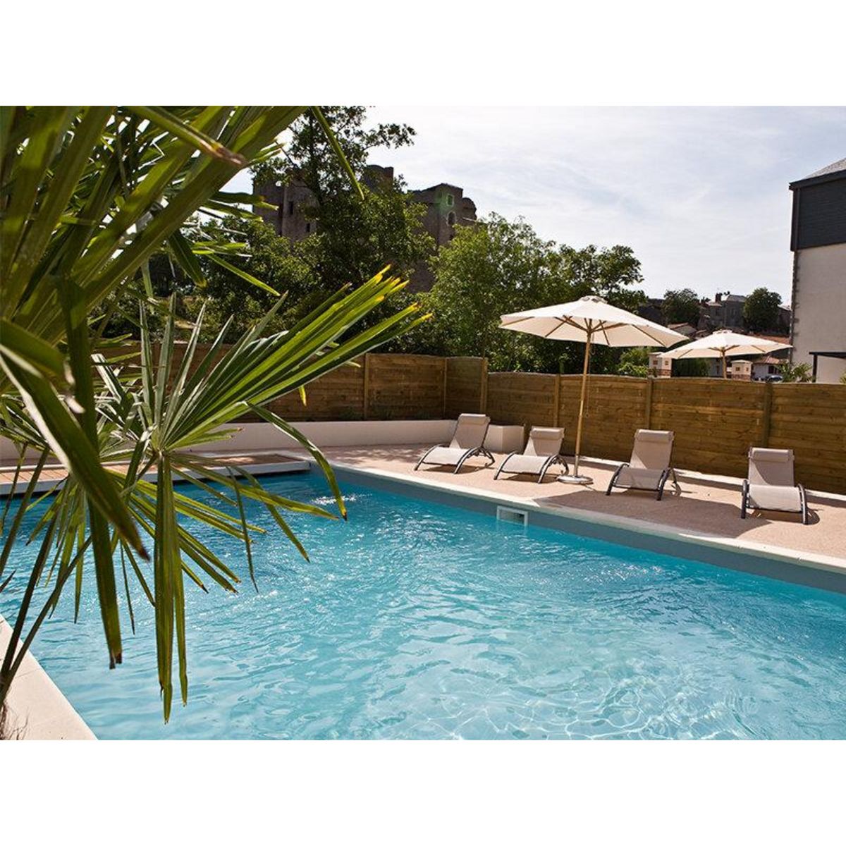 Smartbox Séjour romantique : 2 jours en hôtel 4* avec modelage, dîner et accès au spa près de Nantes - Coffret Cadeau Séjour