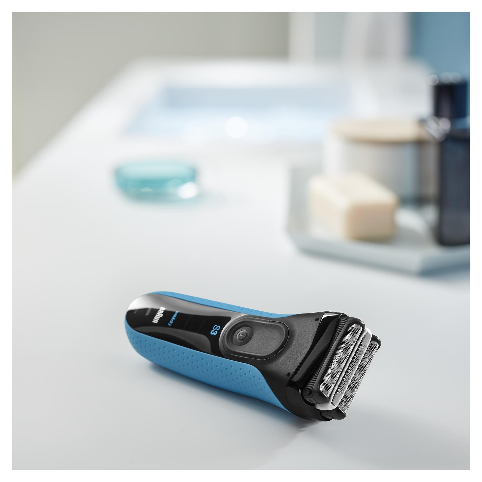 Voir la diapositive 4 : BRAUN Rasoir électrique rechargeable + secteur - 3040WD