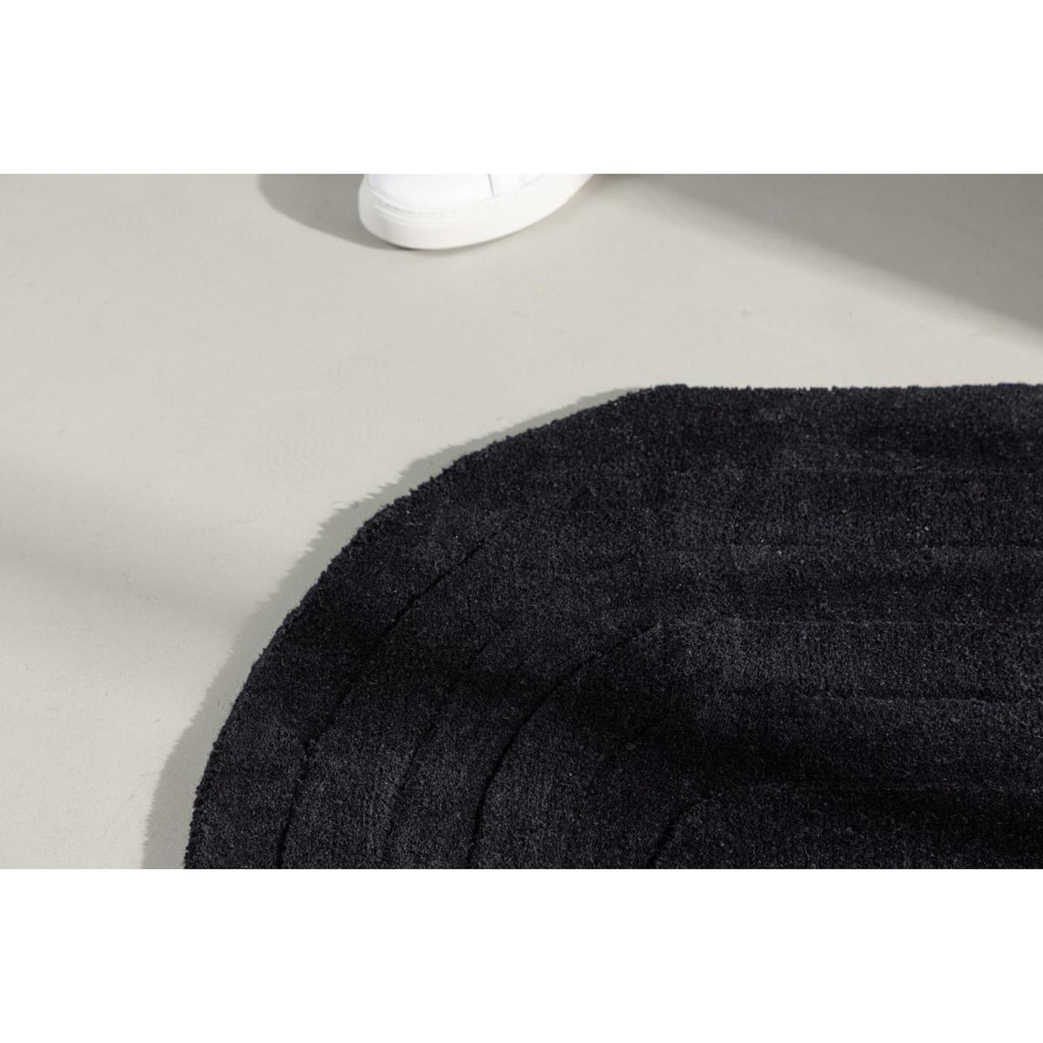 Voir la diapositive 5 : Paris Prix Tapis demi-rond  nora  50x80cm noir