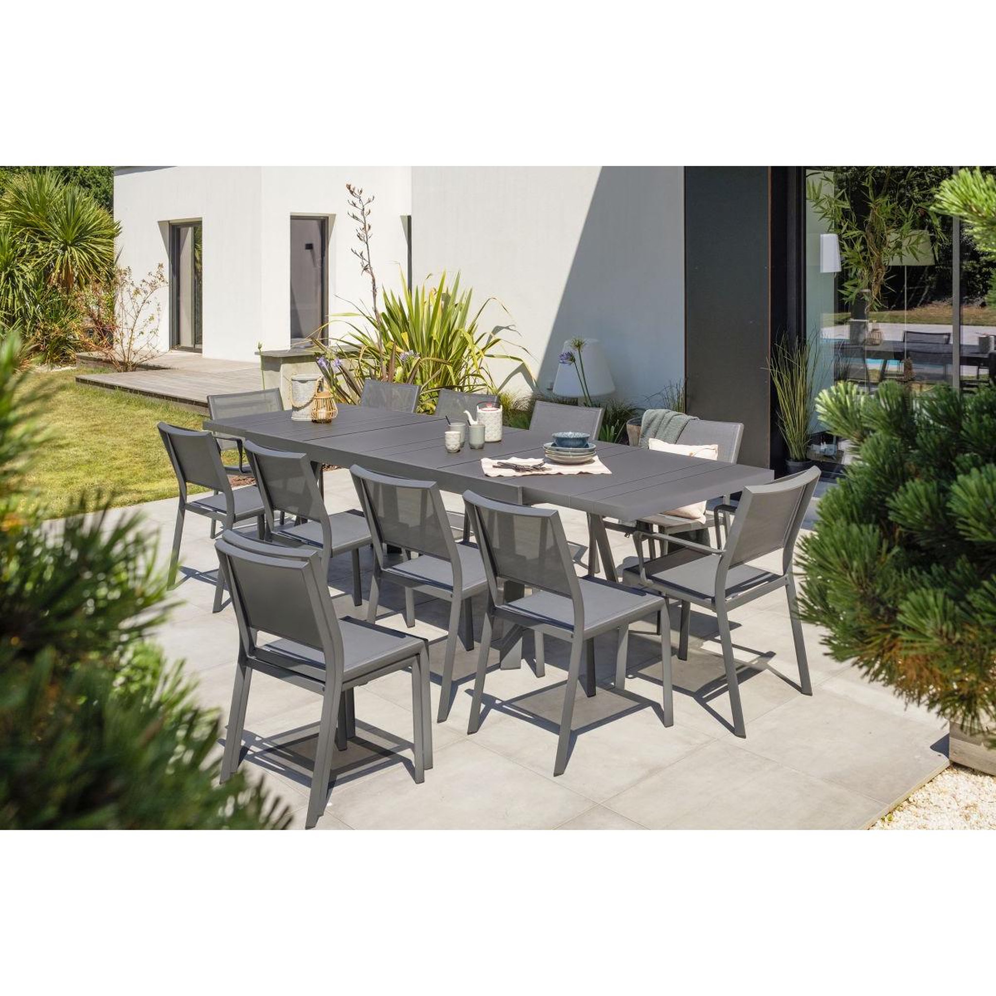 Voir la diapositive 6 : DCB GARDEN Ensemble Table de Jardin 10 Chaises & 2 Fauteuils  Stockholm  200-300cm Gris Anthracite