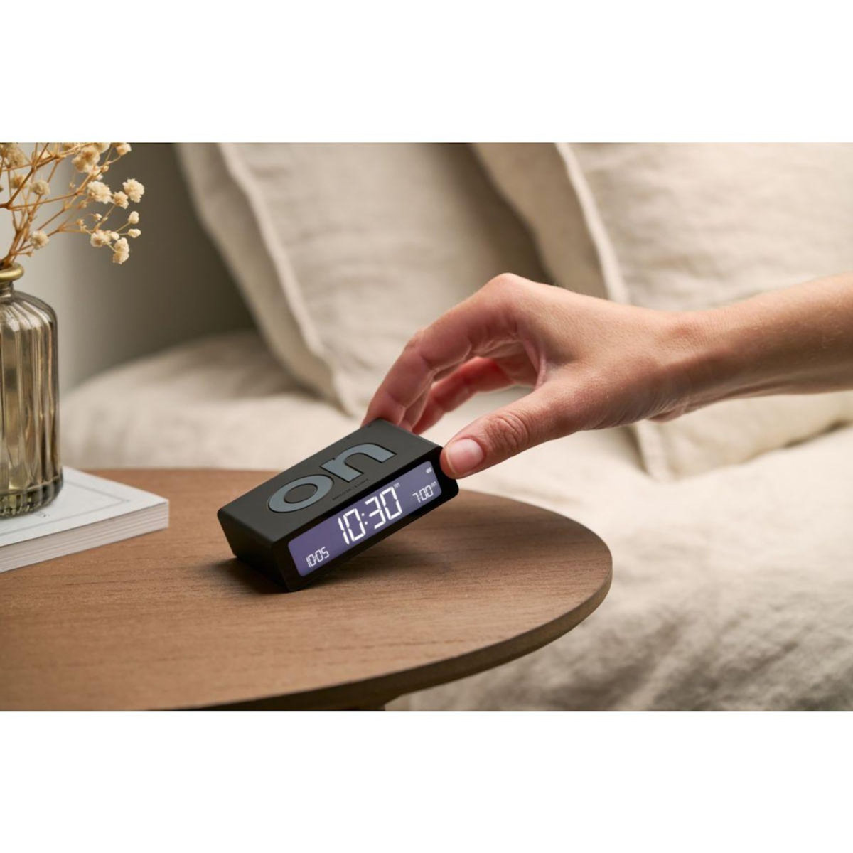 LEXON Réveil Flip Mini de Voyage Rechargeable Noir