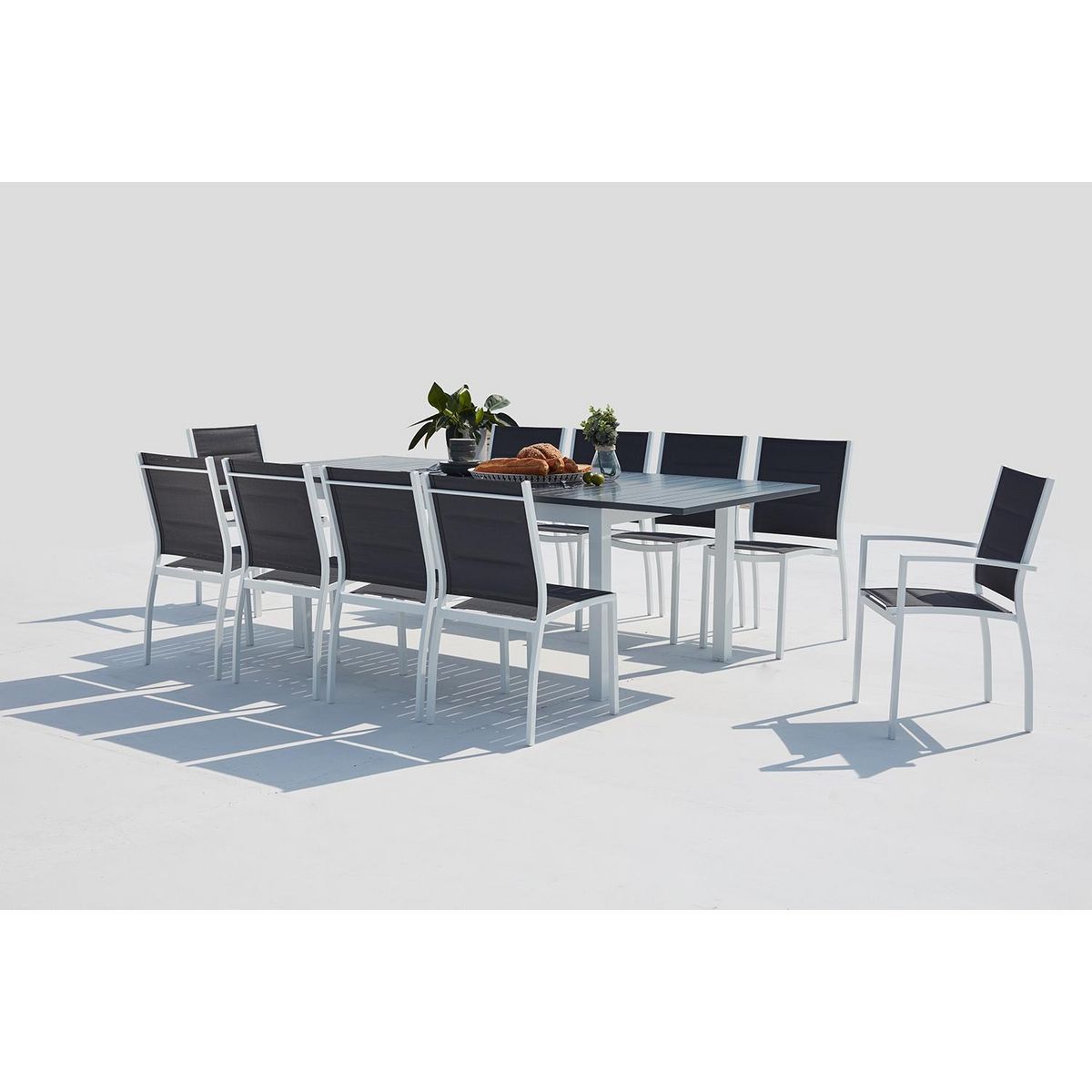 CONCEPT USINE Table de jardin extensible et 10 chaises alu-toile PVC blanc AREZZO