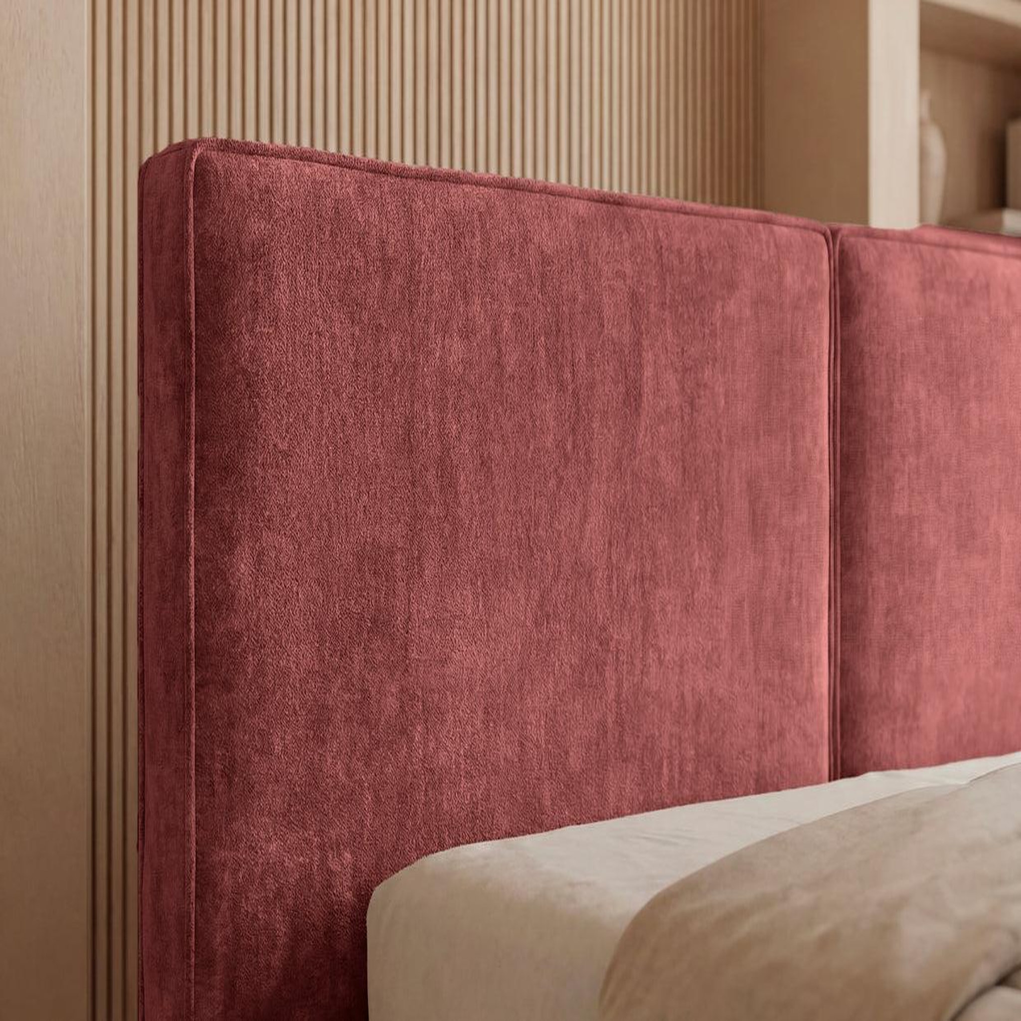 Voir la diapositive 4 : CASANOVA PARIS Celia - lit coffre tissu velours rose
