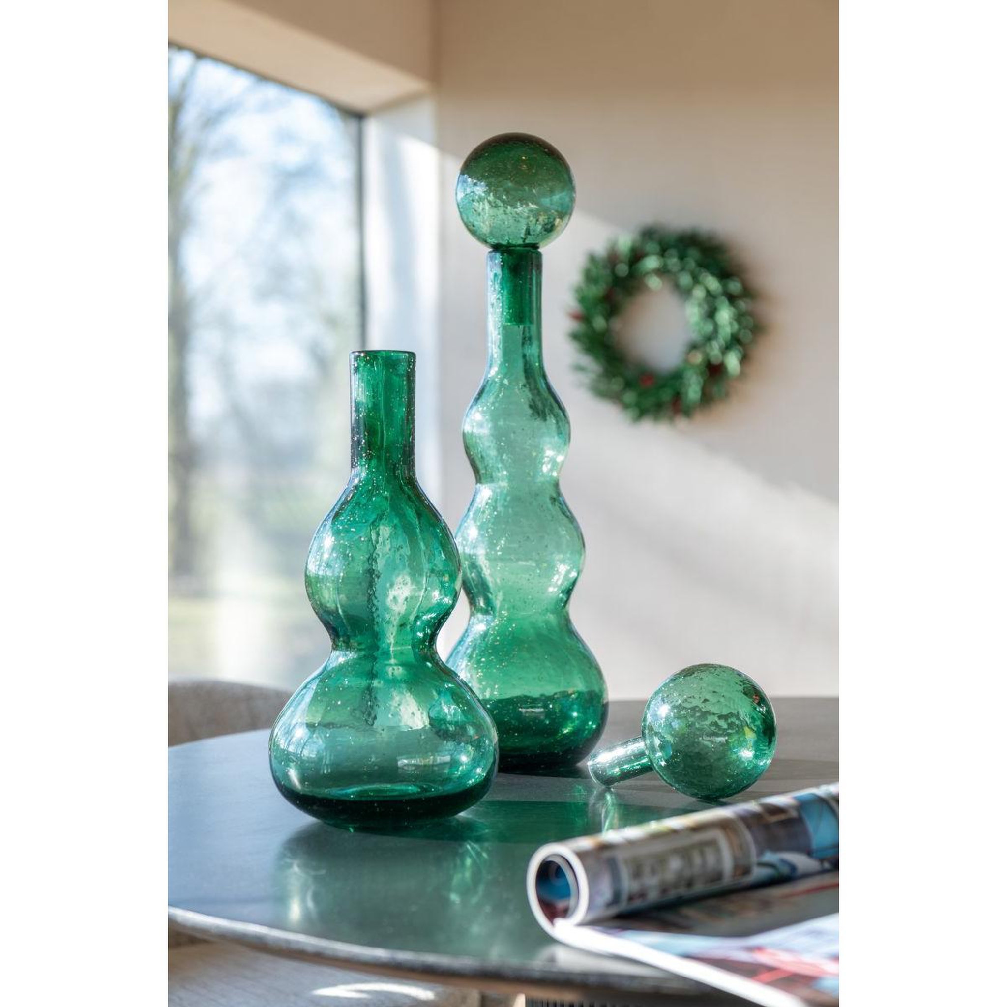 Voir la diapositive 4 : J-LINE Carafe design en verre  carol  52cm vert émeraude