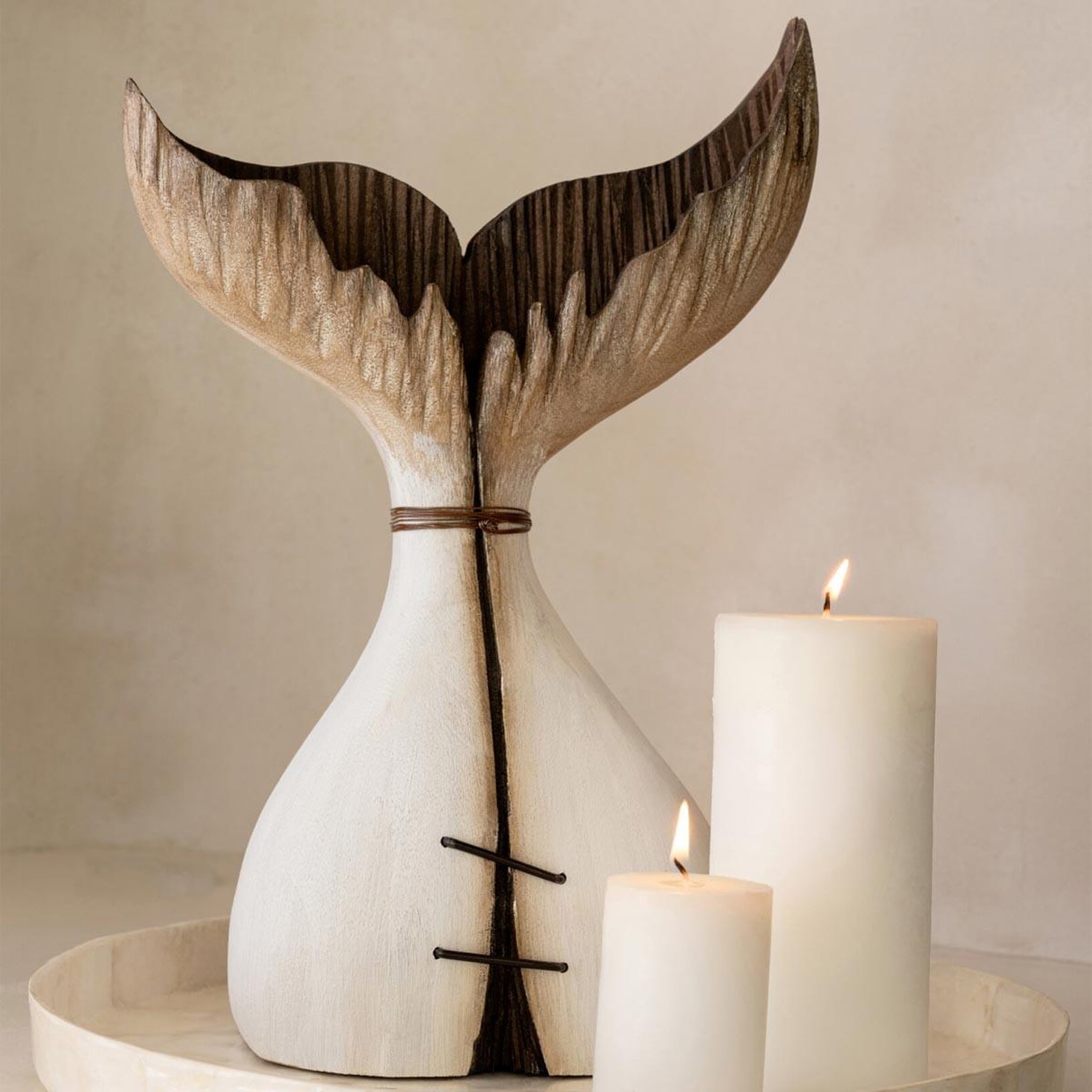 Voir la diapositive 3 : J-LINE Queue de baleine déco en bois  océan  35cm naturel
