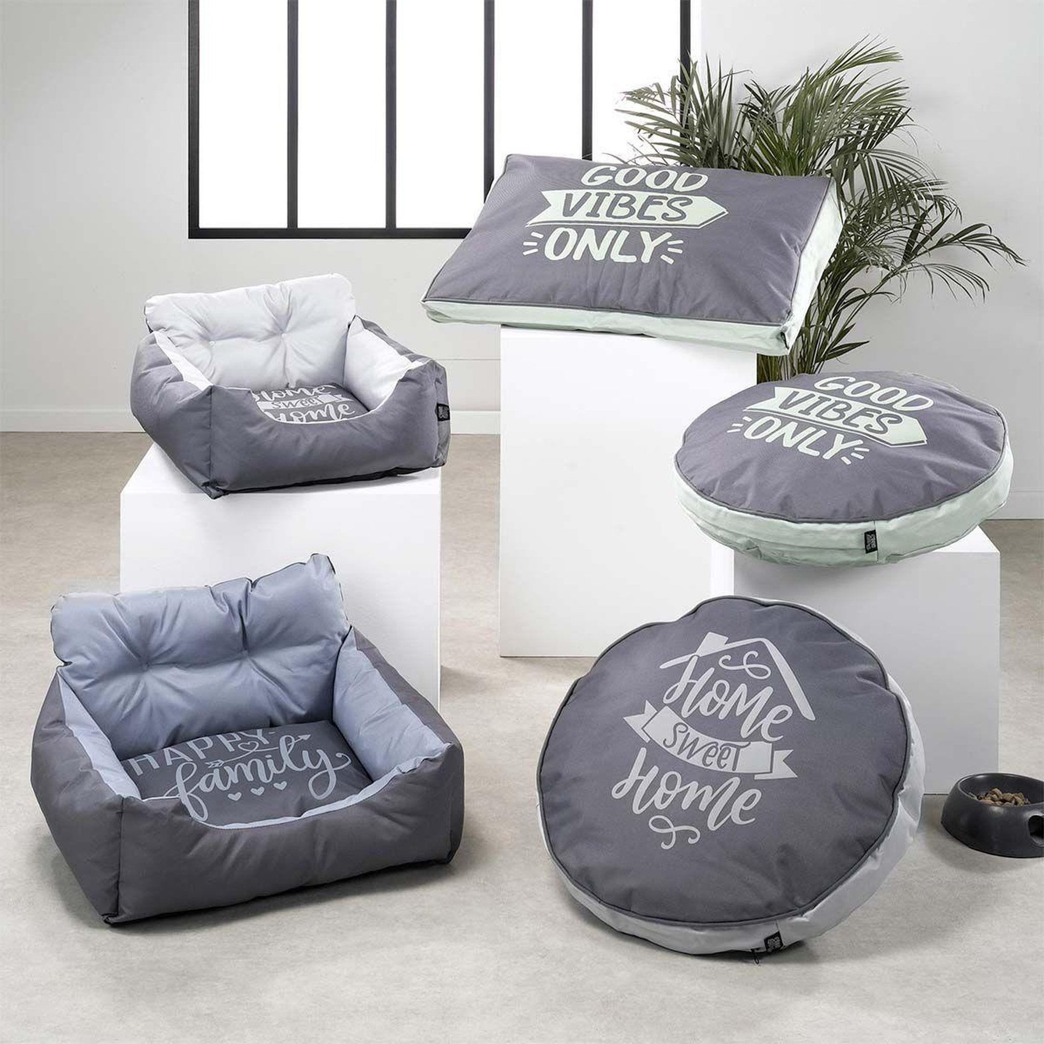 Voir la diapositive 2 : HOMEA Coussin pour chien & chat  sweet home  60cm gris