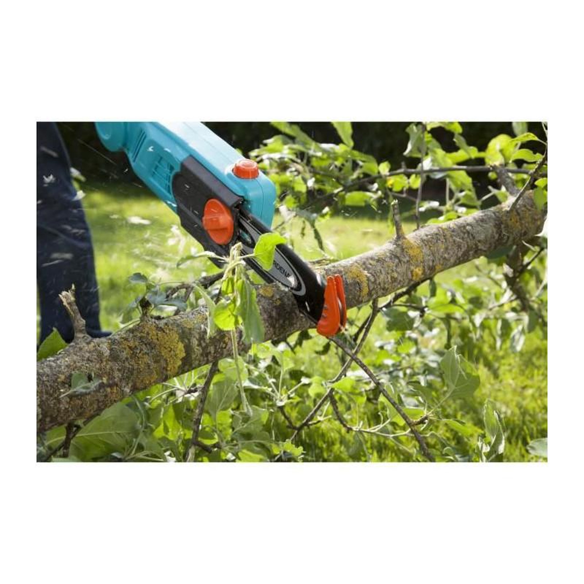 Voir la diapositive 3 : Gardena GARDENA Elagueuse sur perche TCS 720/20 - 720W - Longueur guide chaine 20cm - Tete inclinable - Manche telescopique 4.4m - 8868-