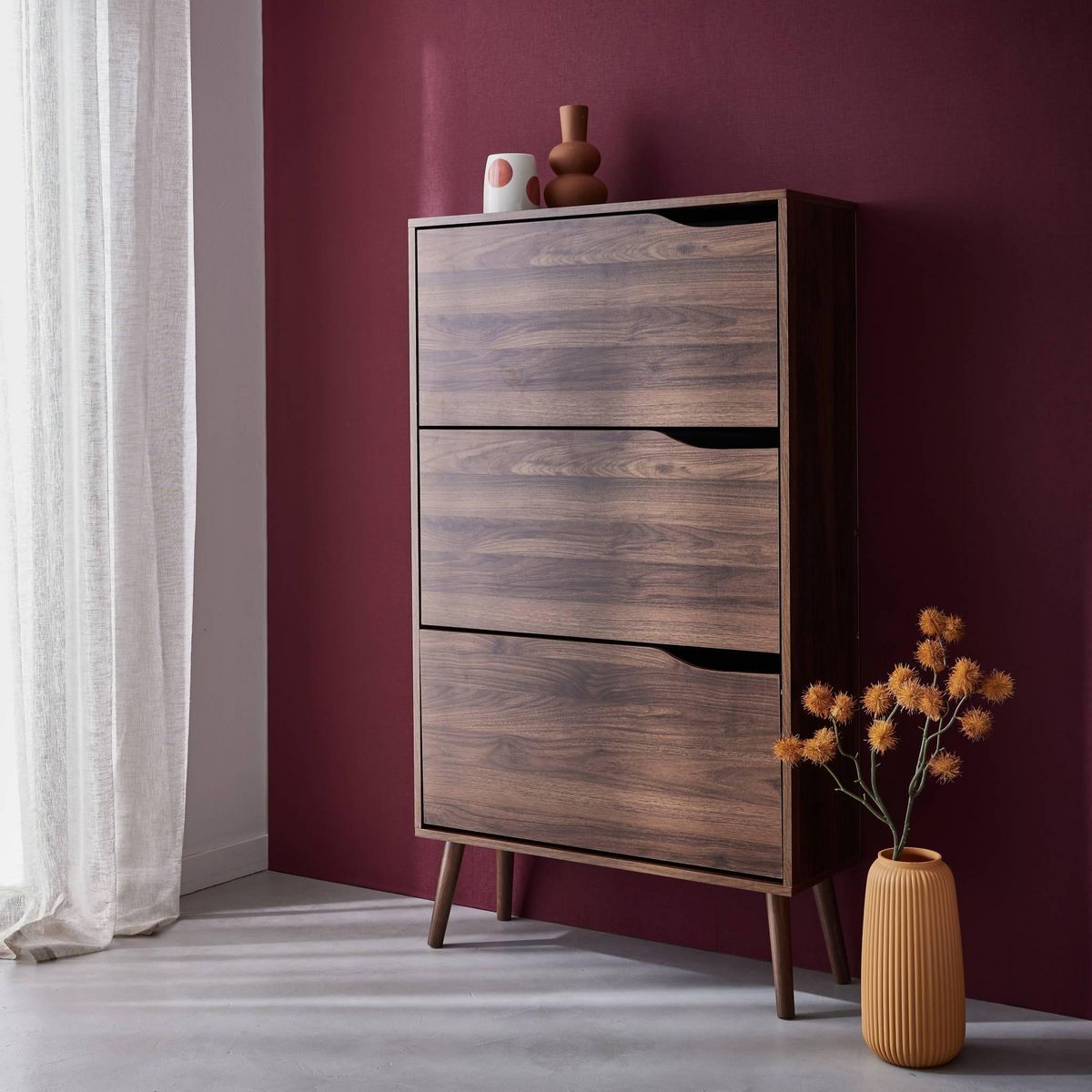 SWEEEK Meuble à chaussures scandinave décor noyer 3 portes abattantes capacité 18 paires de chaussures