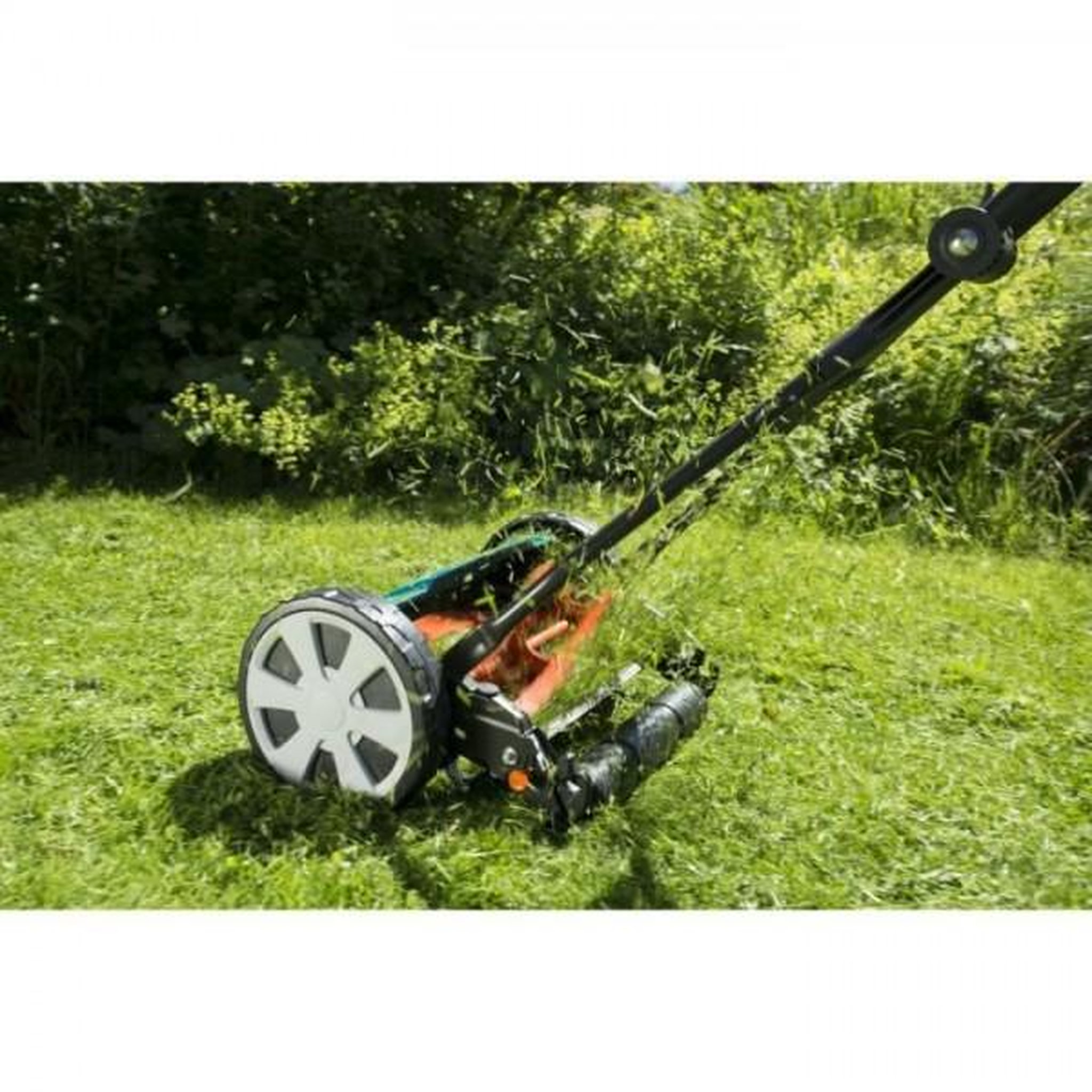 Voir la diapositive 3 : Gardena Tondeuse a Gazon   hélicoidale 330 Classic - GARDENA - Coupe sans friction - Guidon ergonomique - Surface tonte max 150m²