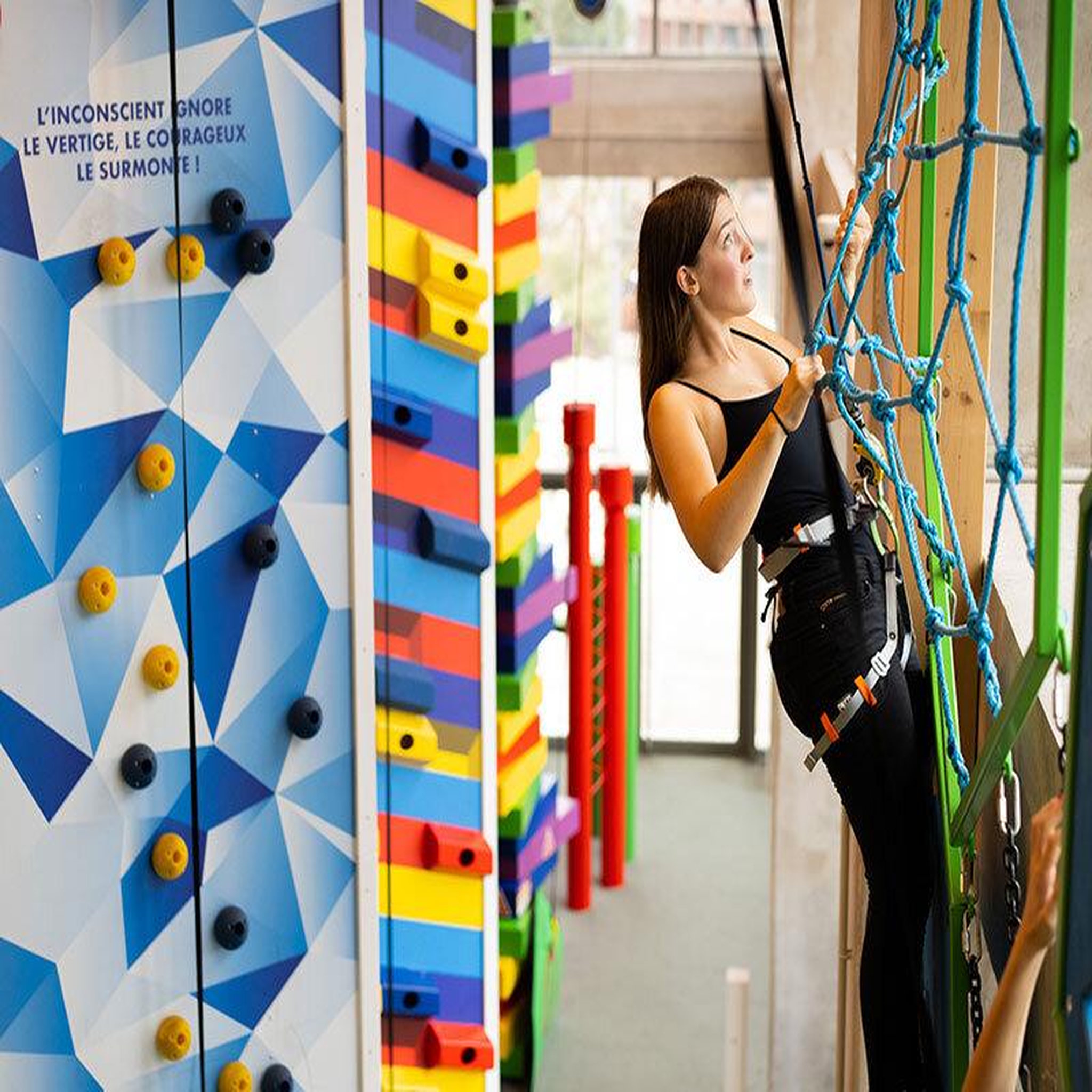 Voir la diapositive 4 : Smartbox Session d'escalade en salle de 2h en duo à Strasbourg avec boissons - Coffret Cadeau Sport & Aventure